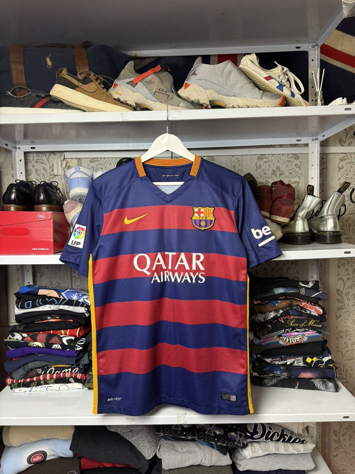 Vintage FC BARCELONA SPAIN 2016 HOME FOOTBALL SHIRT JERSEY #10 Messi Size US M / EU 48-50 / 2 - 1 Thumbnail