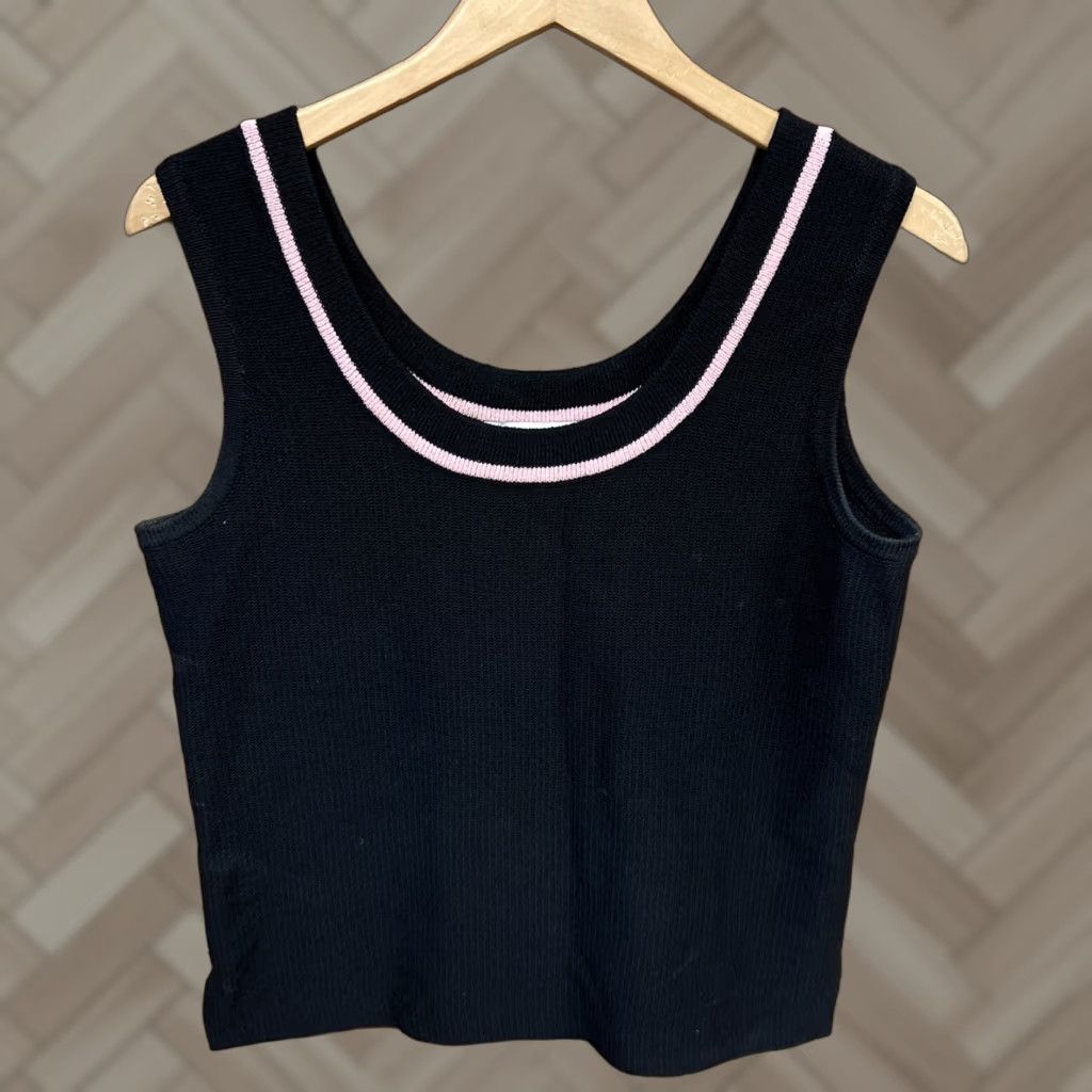 St. John St John Tank Top Women Wool Knit Black P Petite Sleeveless Size P Modern Basic Solid Contemporary Shirt Size S / US 4 / IT 40 - 1 Thumbnail