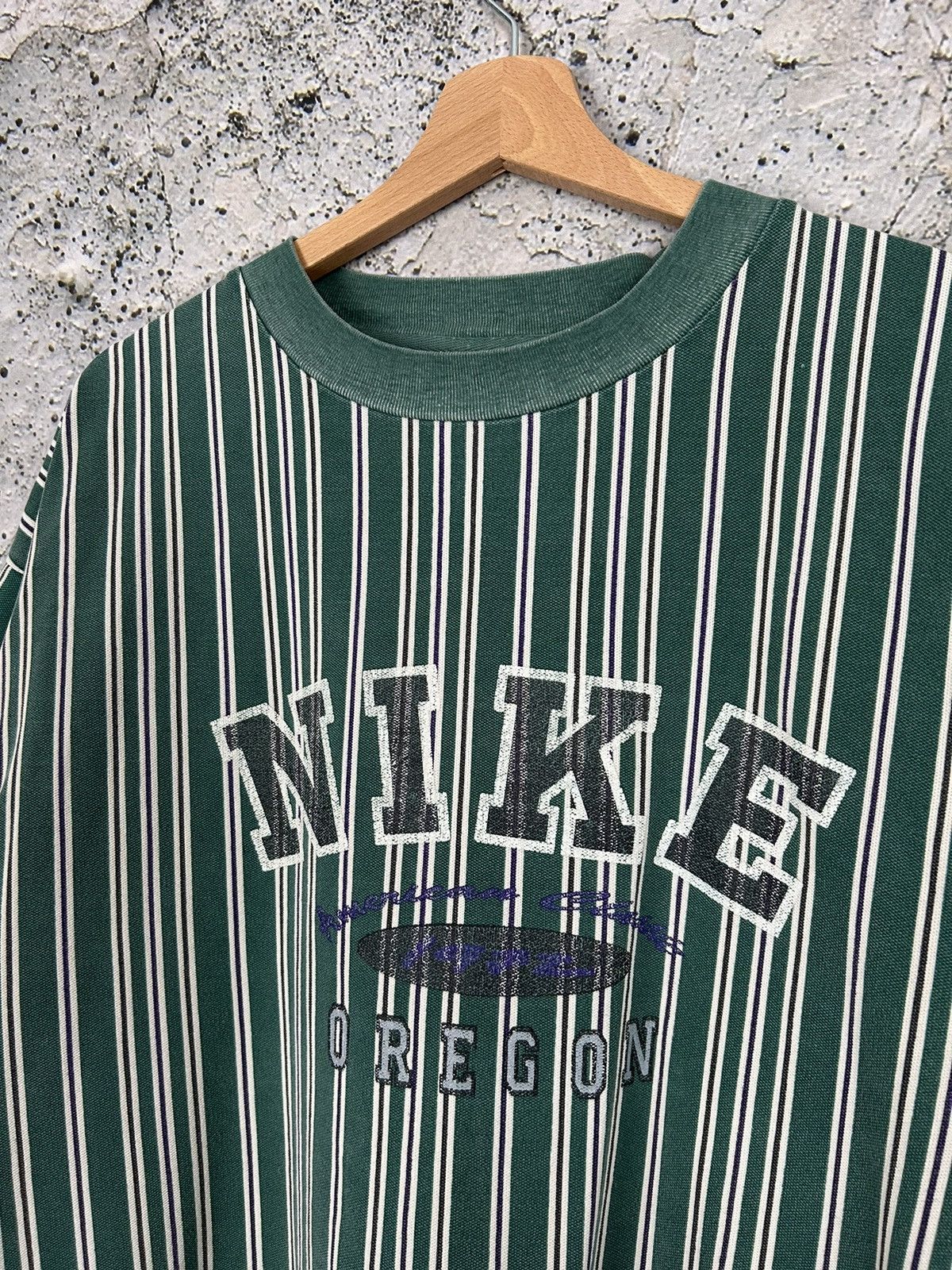 Nike Vintage Nike Oregon 90s Stripe Tee Ultra Rare Hype Rap Skate Size US XL / EU 56 / 4 - 3 Thumbnail