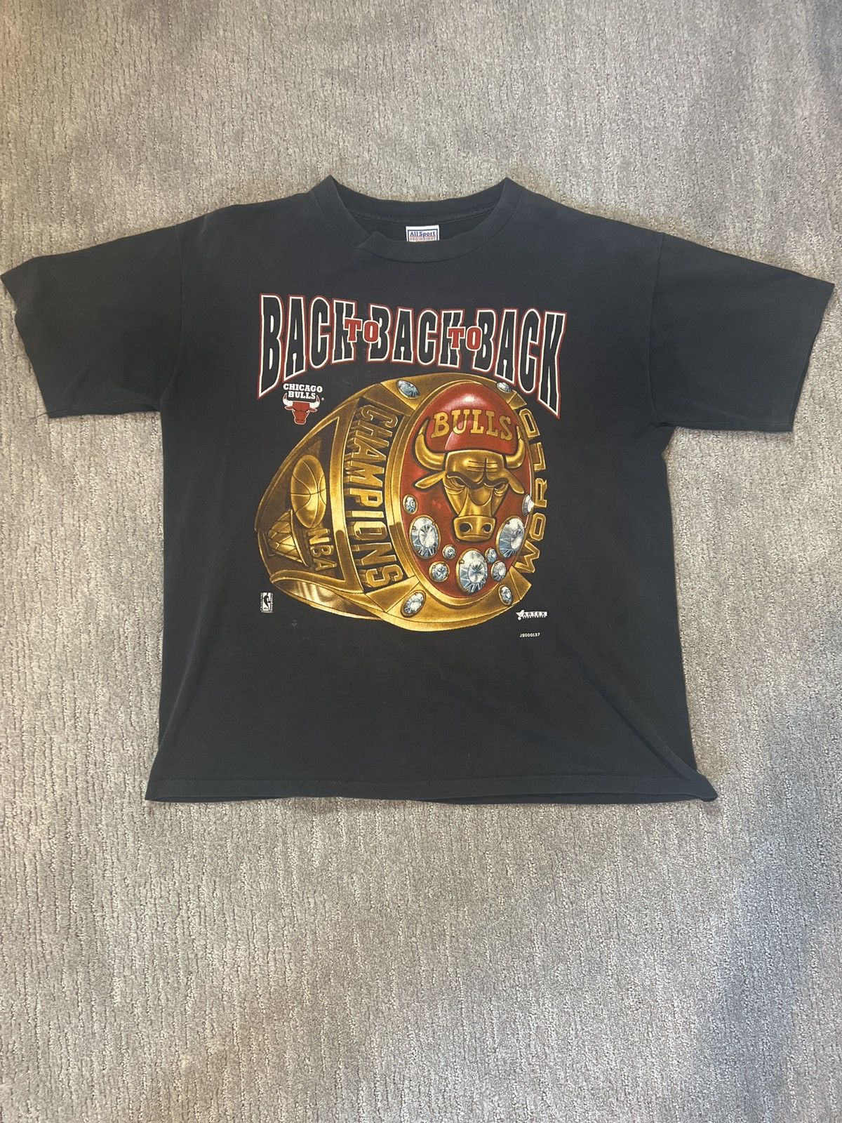 NBA Vintage Single Stitch Chicago Bulls ‘3-peat’ shirt Size US XL / EU 56 / 4 - 1 Thumbnail