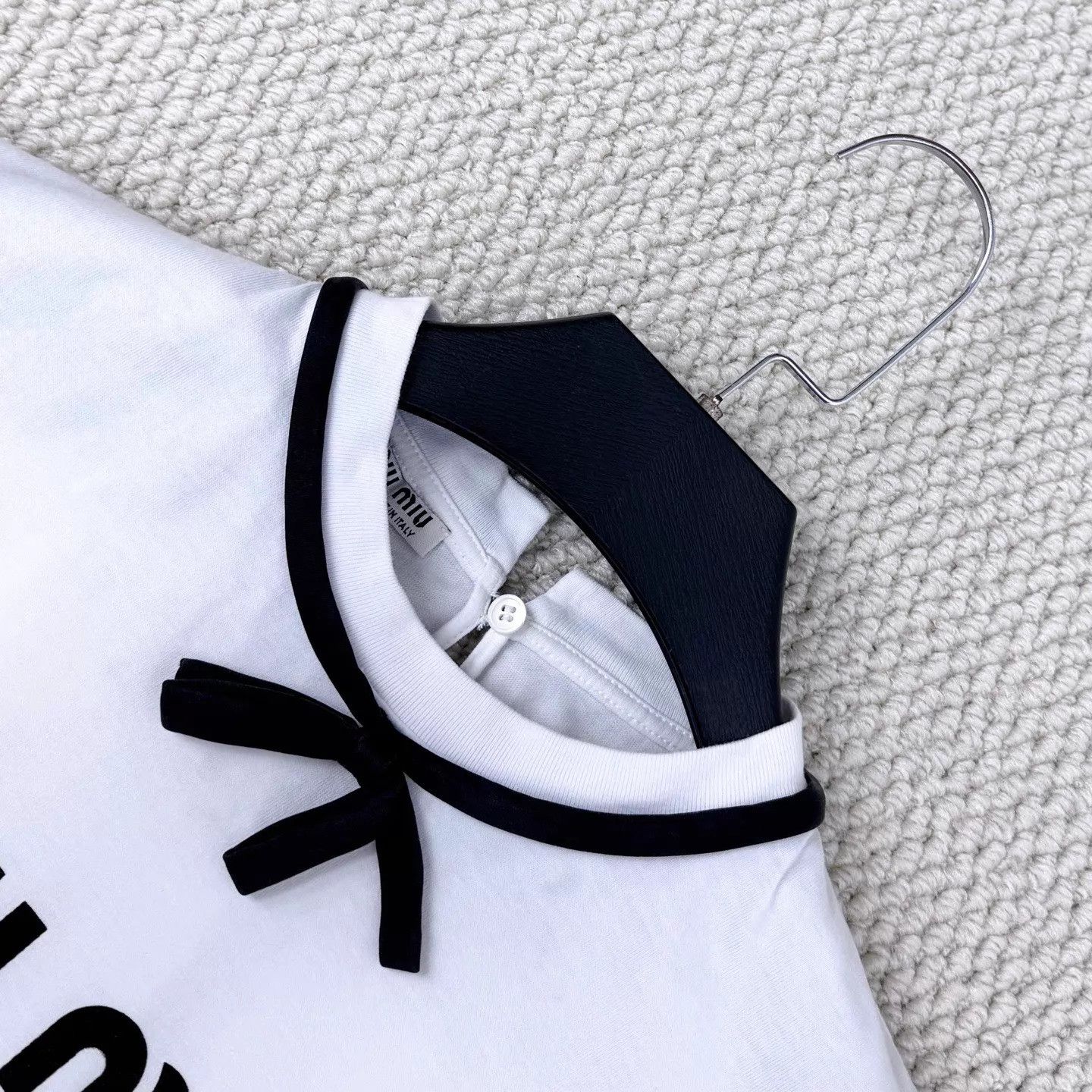 Miu Miu Miu Miu Women's White Bow Logo Short Sleeve Coco Chic Size XS / US 0-2 / IT 36-38 - 3 Thumbnail