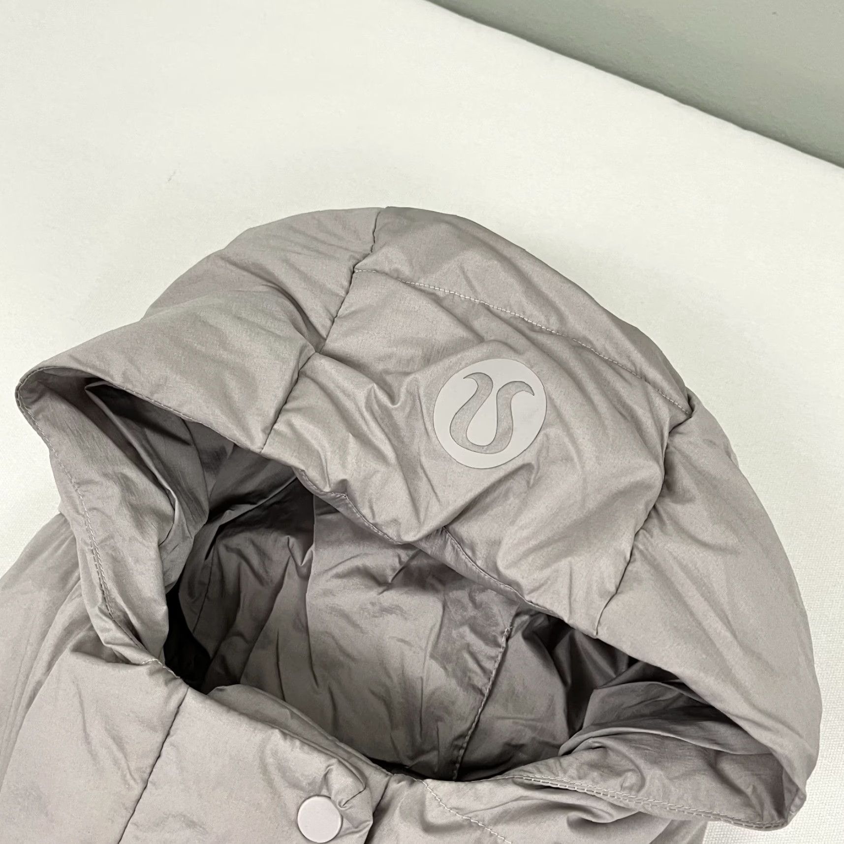 Lululemon Lululemon Wunder Puff Jacket Womens Size 10 Gray Goose Down Puffer Hooded Winter Size L / US 10 / IT 46 - 2 Thumbnail