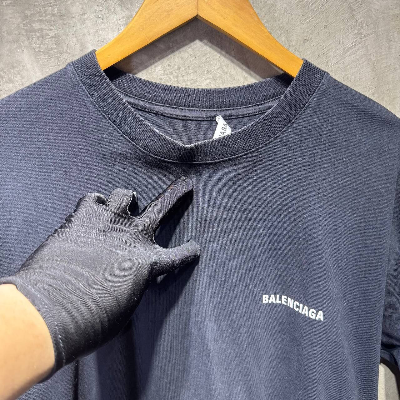 Balenciaga Balenciaga spell out logo tee Size US M / EU 48-50 / 2 - 6 Thumbnail