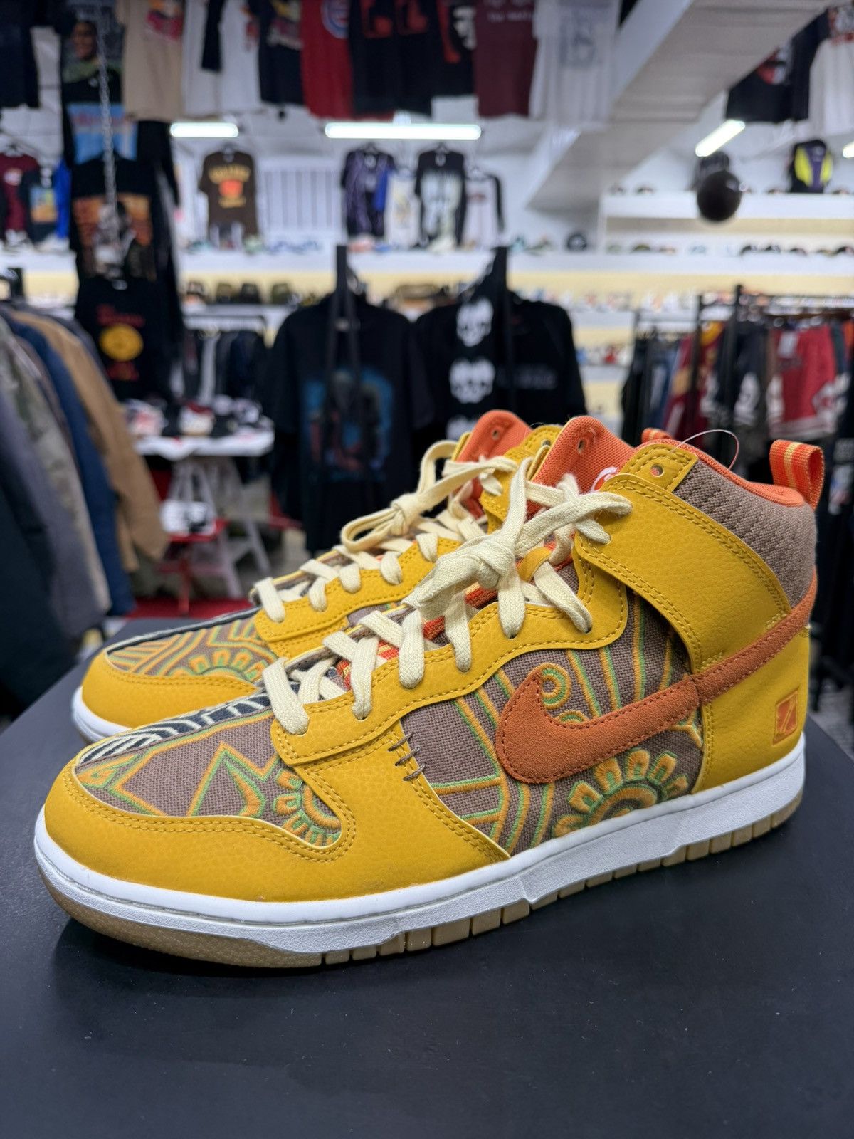 Nike Nike Dunk High Somos Familia Size 10.5 (2022) Size US 10.5 / EU 43-44 - 1 Thumbnail