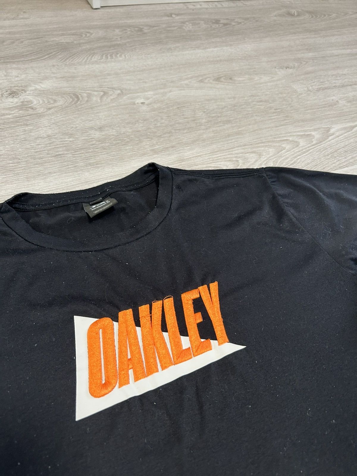 Oakley Vintage Oakley T-shirt Big logo Size XL Sport Size US XL / EU 56 / 4 - 2 Thumbnail