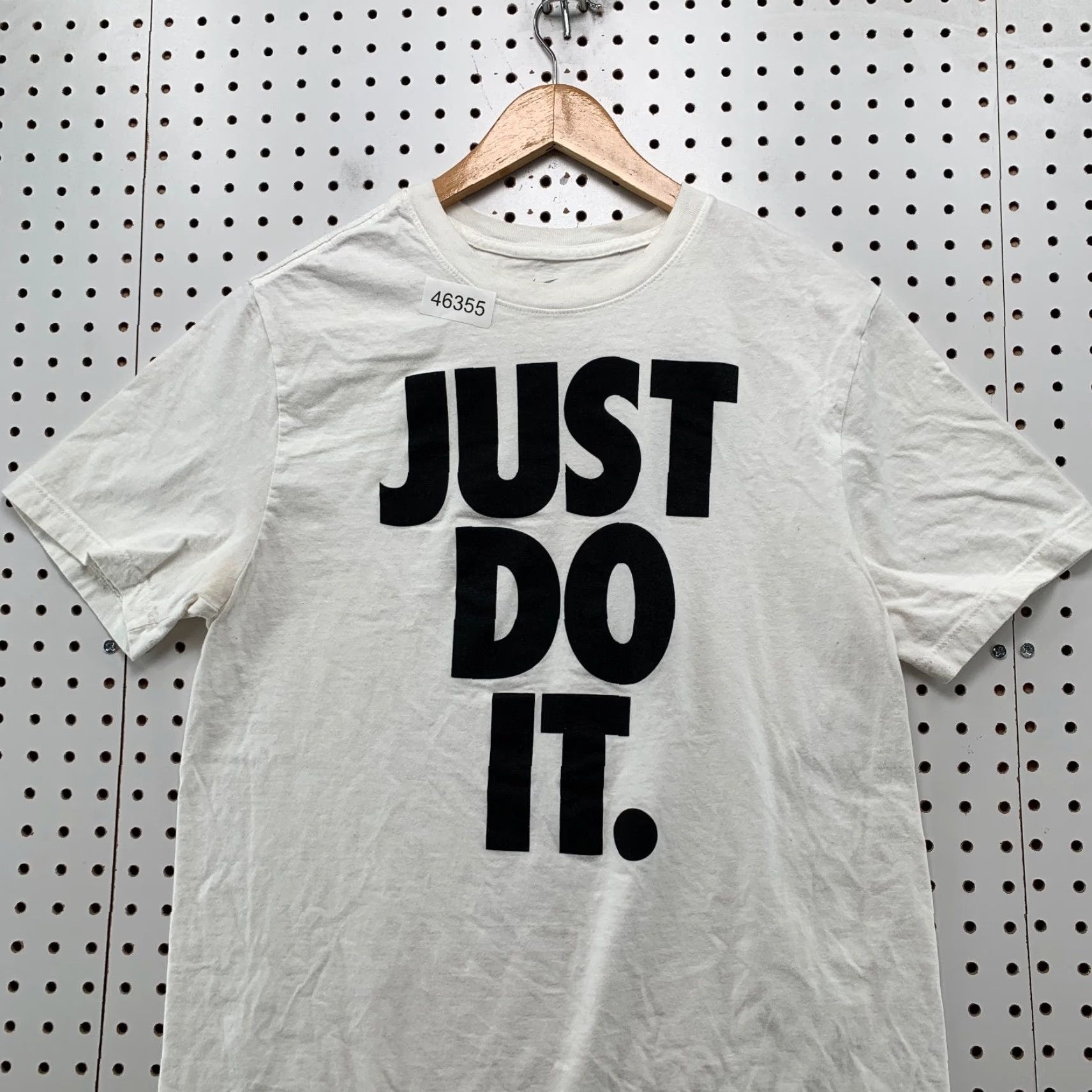 Nike Nike Shirt Mens Medium White Short Sleeve Just Do It Tee Size US M / EU 48-50 / 2 - 2 Thumbnail
