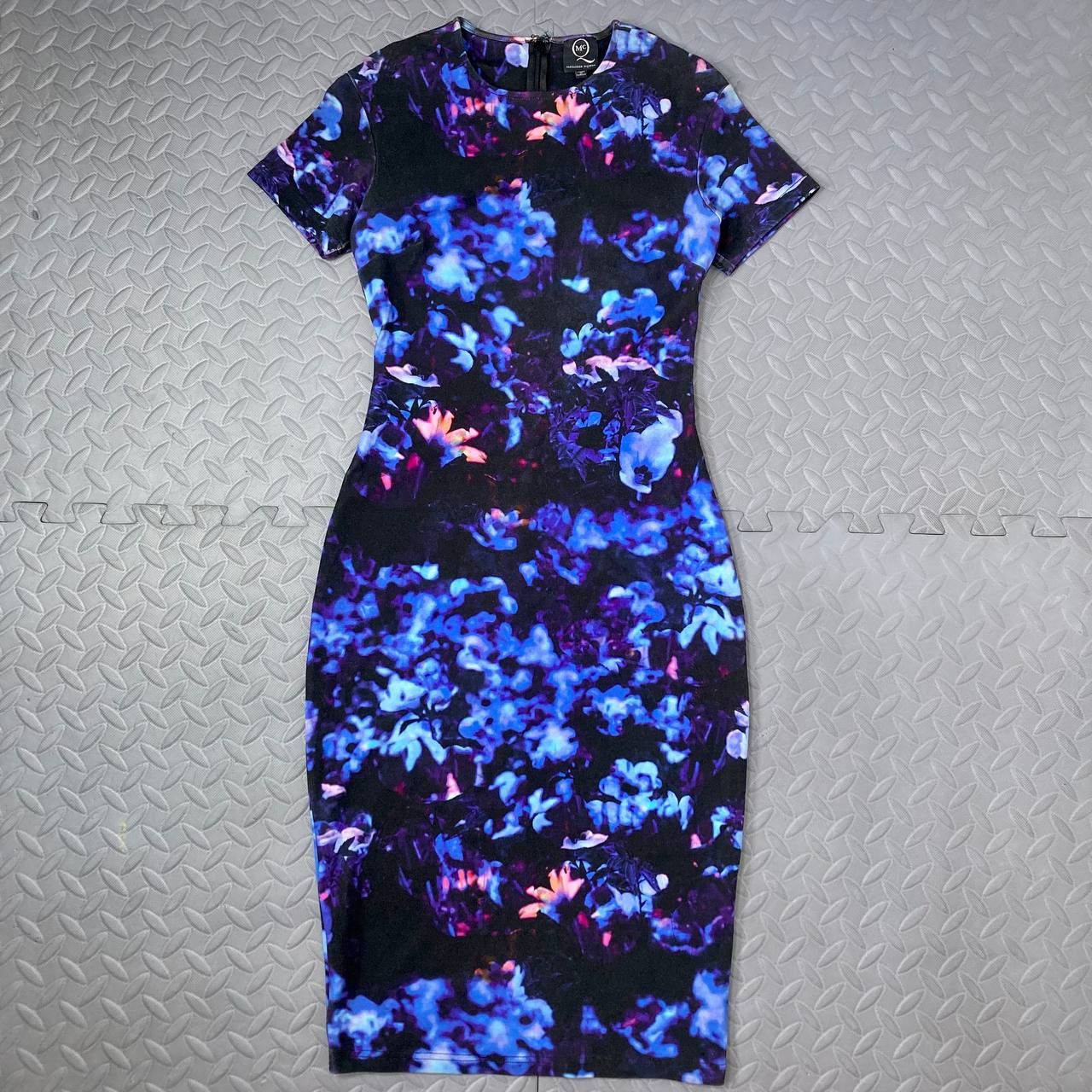 MCQ 2015 Hight-Contrast Blue floral Bodycon Midi Dress Size M / US 6-8 / IT 42-44 - 1 Thumbnail