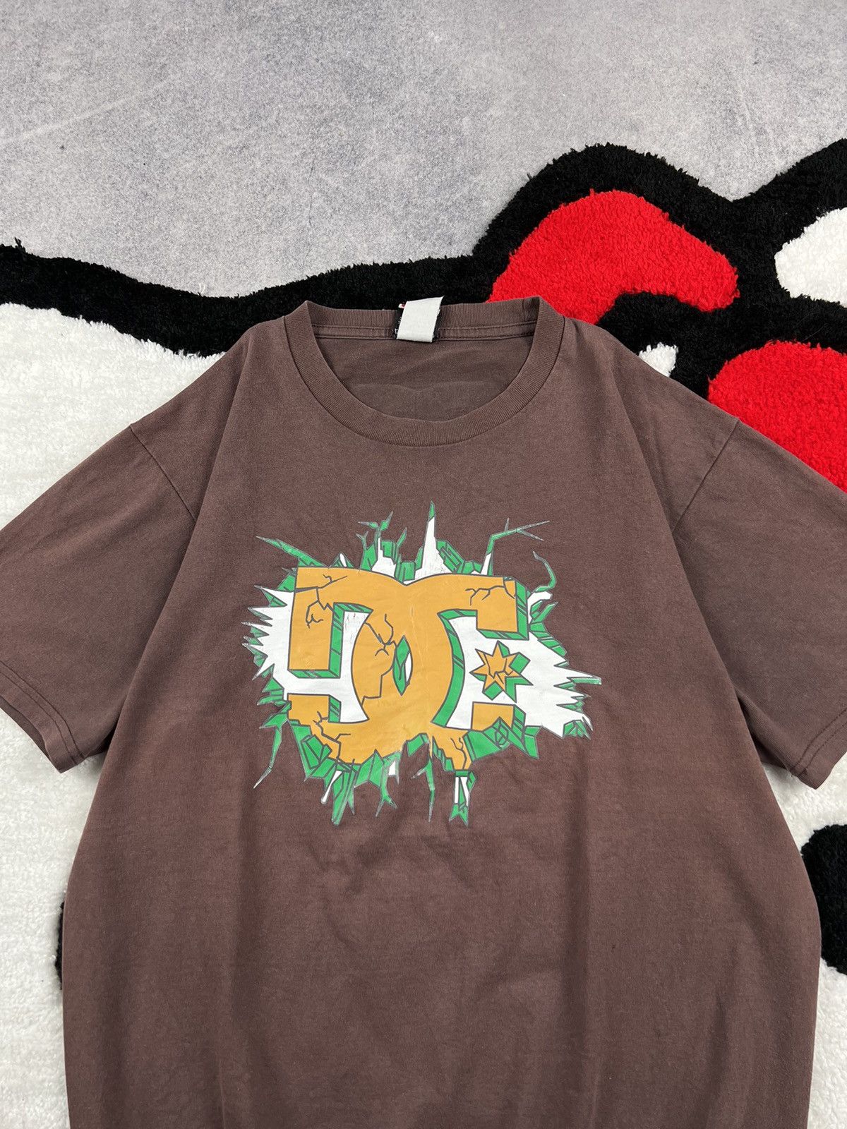 Vintage Vintage DC Skateboarding Faded Big Logo Brown Y2K Tee Shirt Size US M / EU 48-50 / 2 - 4 Thumbnail