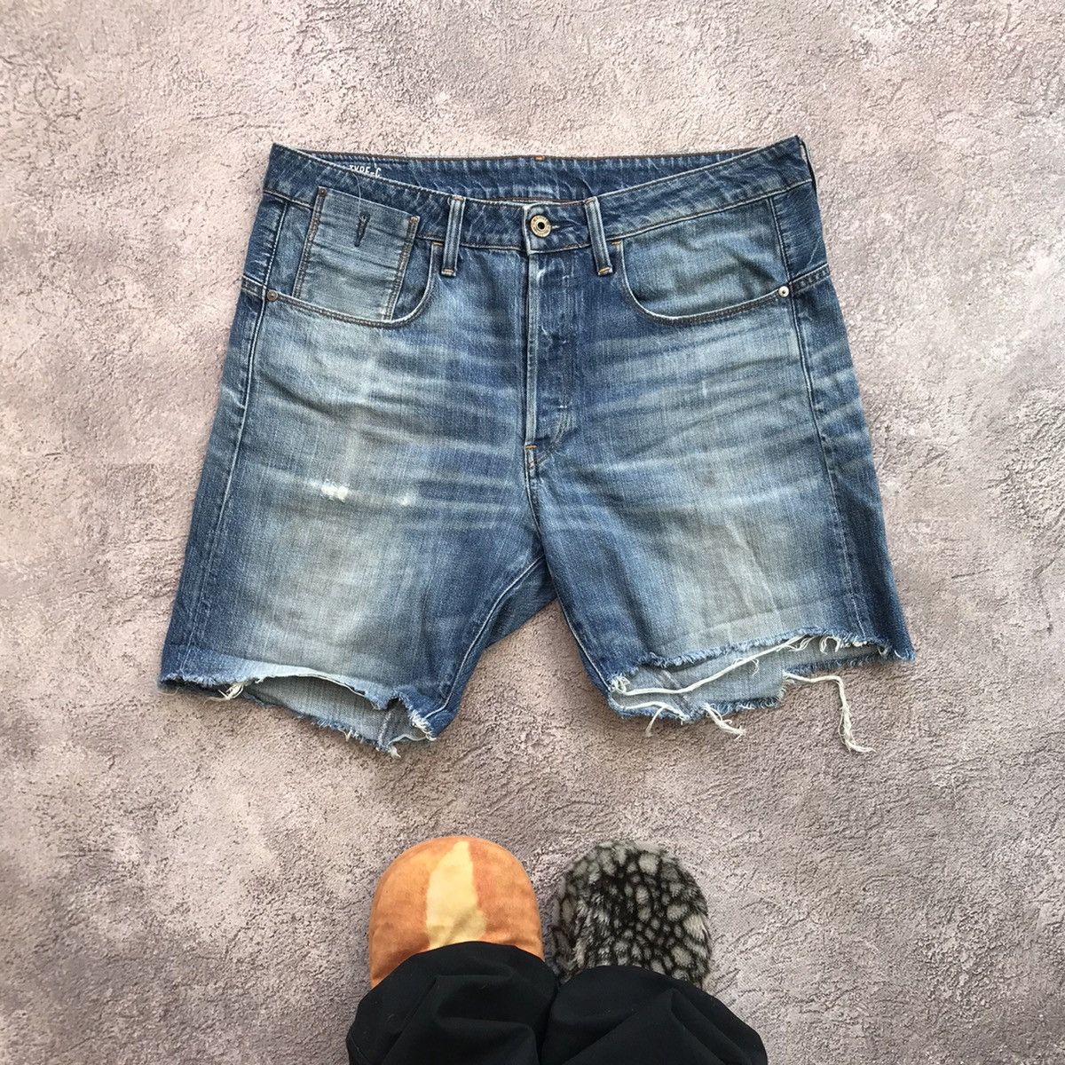 Vintage Vintage Y2K Distressed Denim Shorts Thrashed Streetwear 34 Size US 34 / EU 50 - 1 Thumbnail