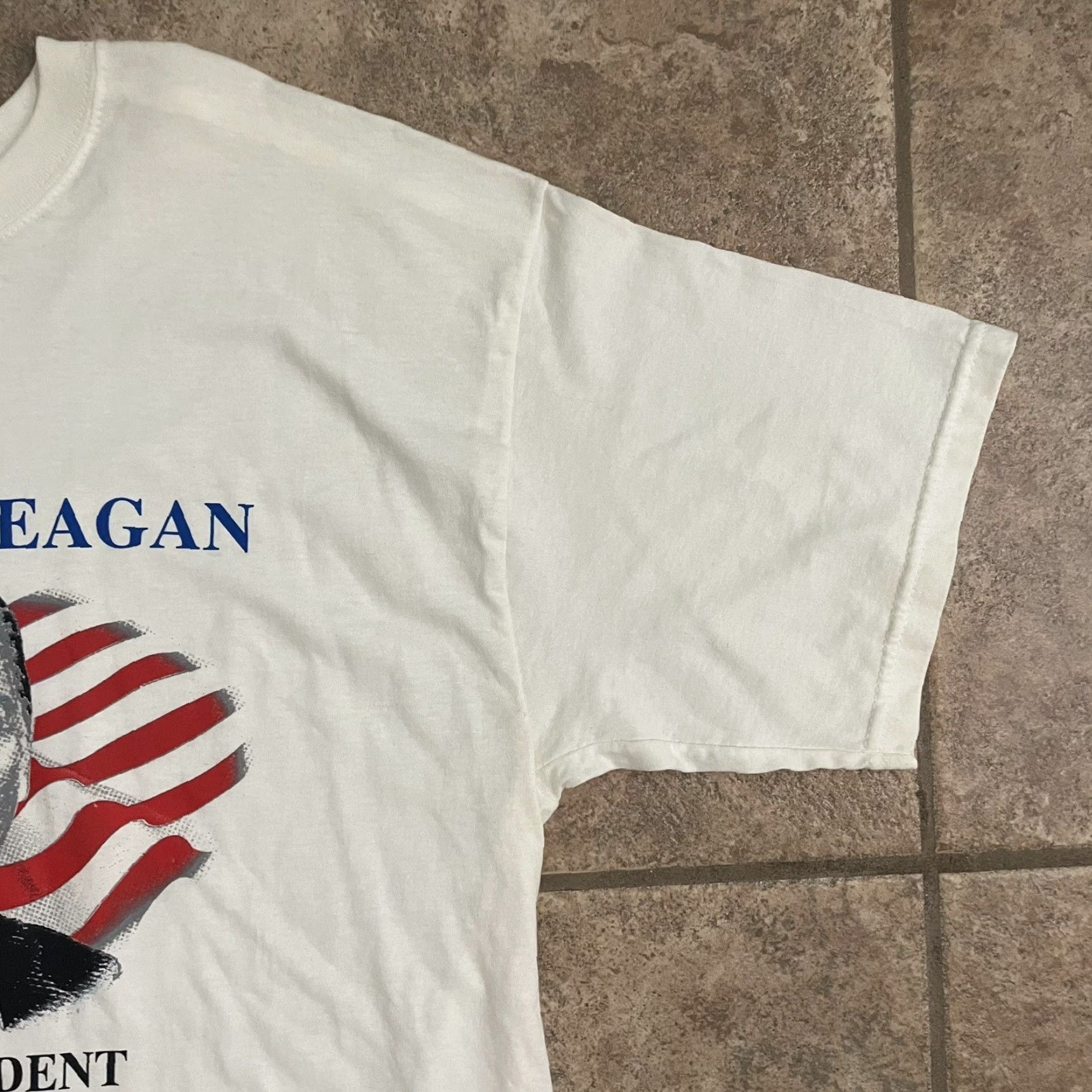 Gildan VINTAGE Ronald Reagan Graphic T-Shirt Men’s XL White Casual 80s Politics Mens Size US XL / EU 56 / 4 - 4 Thumbnail