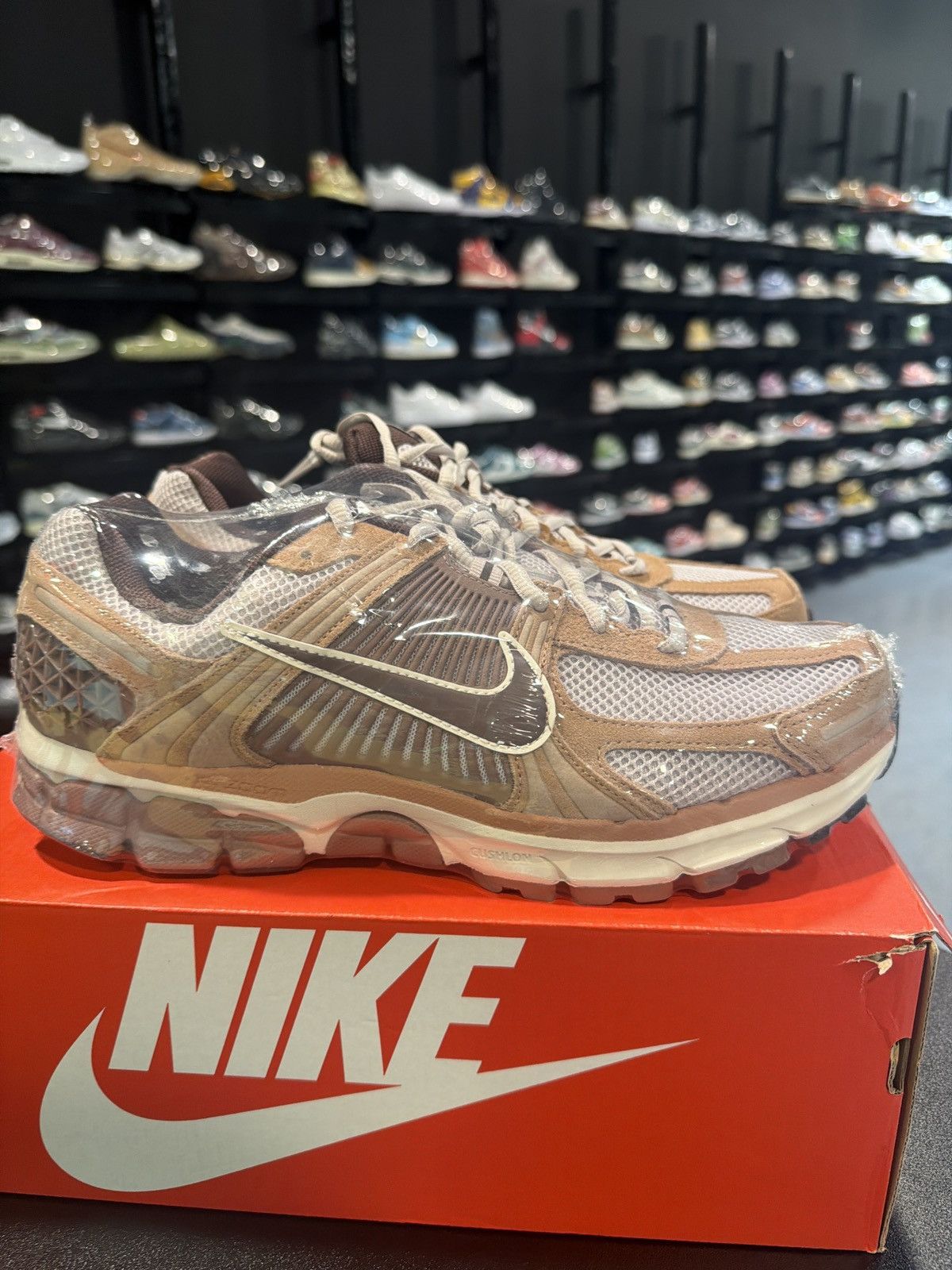 Nike Nike Zoom Vomero 5 Dusted Clay Size-10.5 Brand New QuickShip Size US 10.5 / EU 43-44 - 3 Thumbnail