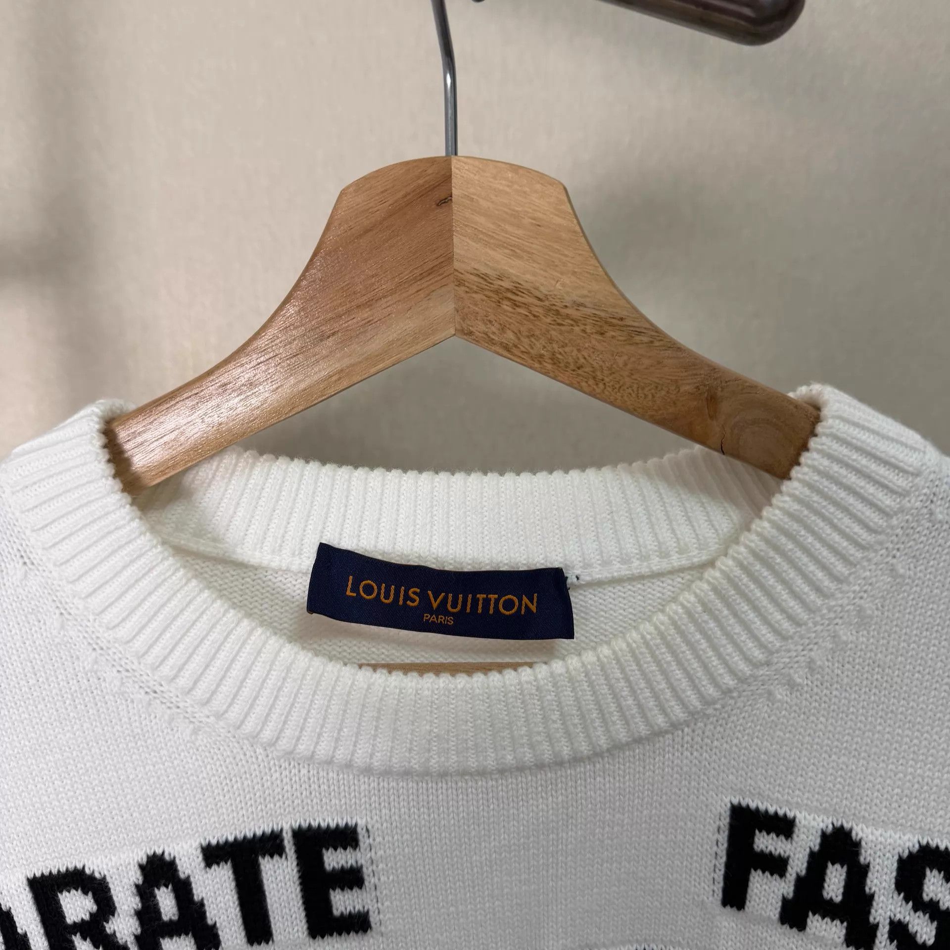 Louis Vuitton LOUIS VUITTON Men's White Monogram Jacquard Pullover Size US XL / EU 56 / 4 - 3 Thumbnail