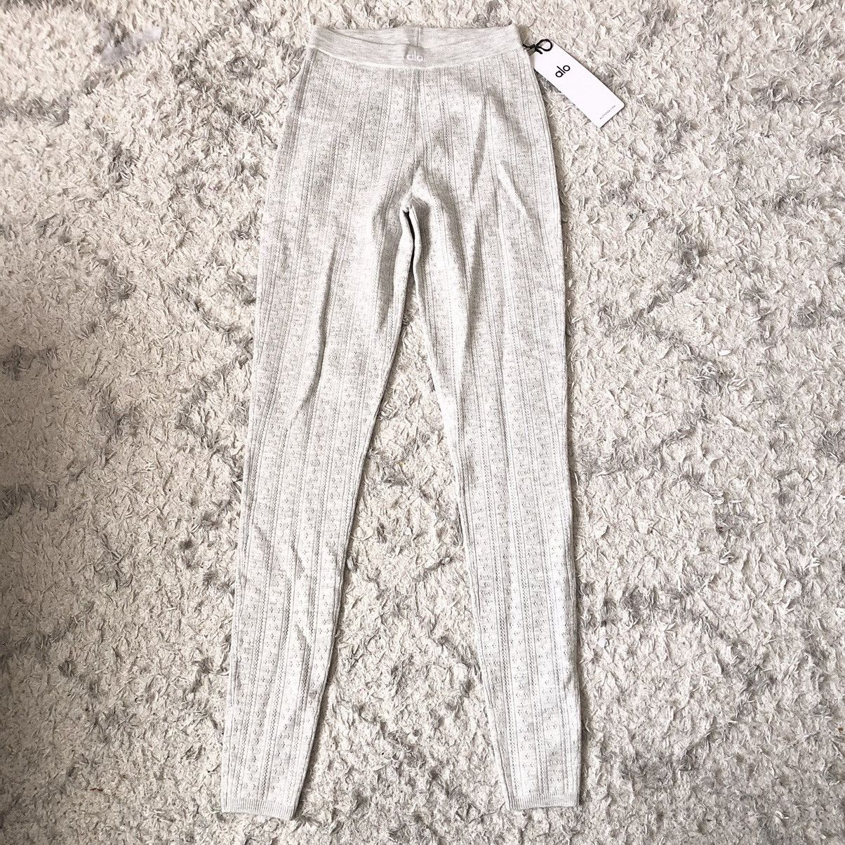 Alo Yoga Pointelle Sweater High-Waist Be Mine Legging Light Grey XS Size 25" / US 0 / IT 36 - 1 Thumbnail
