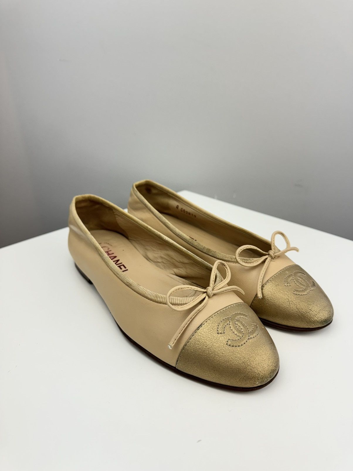 Chanel CHANEL BEIGE CC. LOGO BALLERINA FLATS Size US 6 / IT 36 - 9 Thumbnail