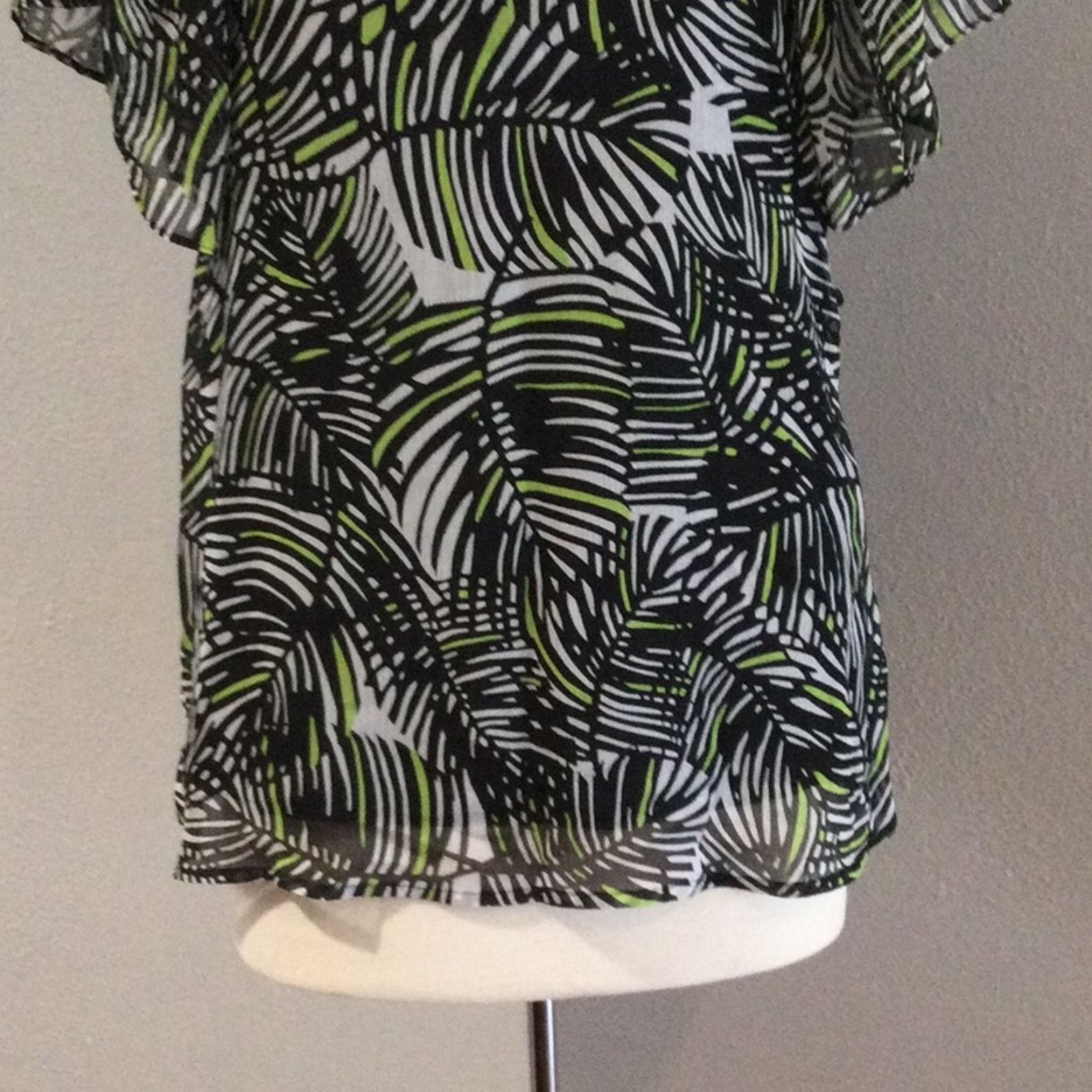 Worthington Worthington Foliage Print Flutter Sleeve Square Neck Top L Size L / US 10 / IT 46 - 9 Thumbnail