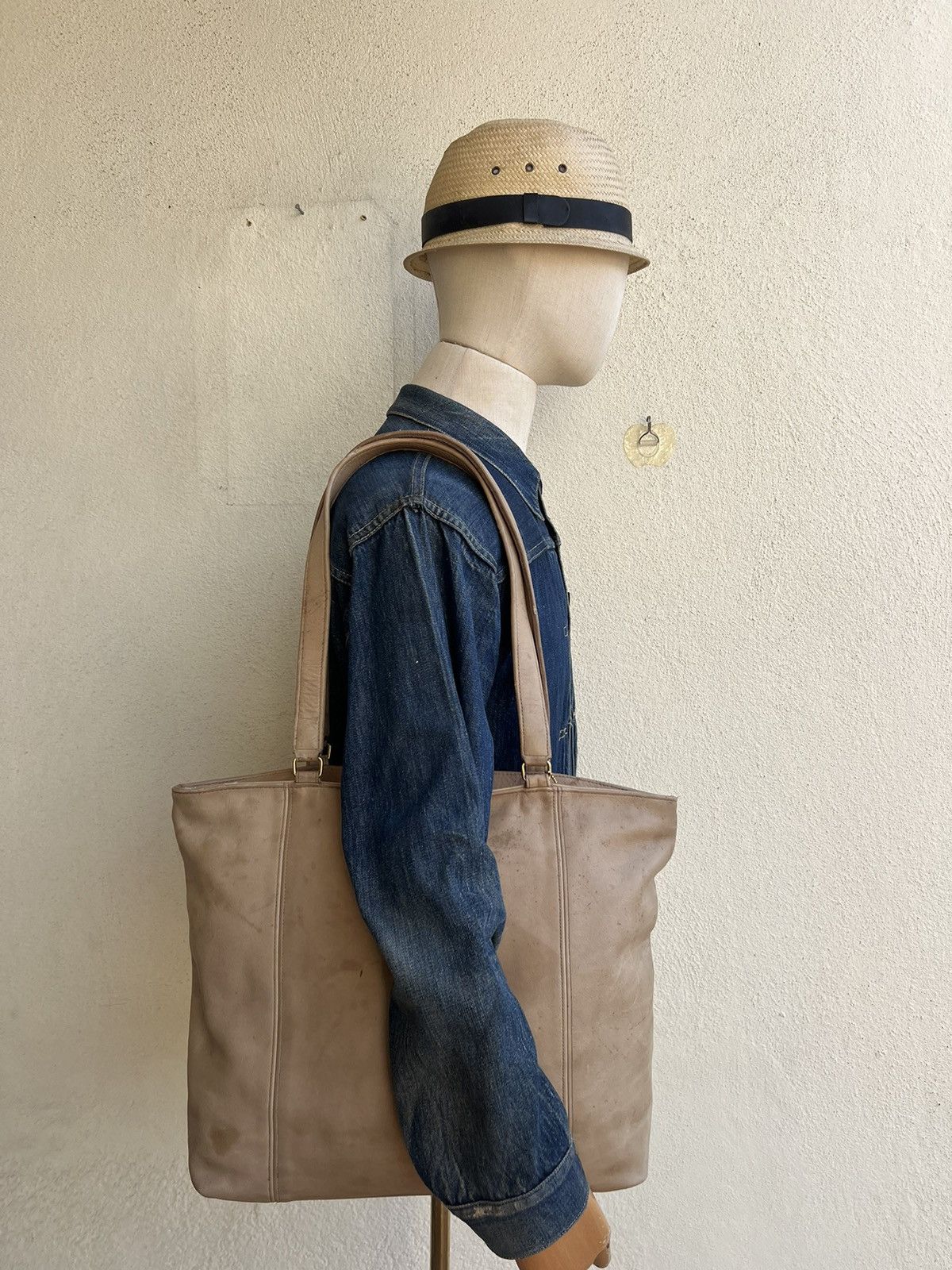 Coach × Leather Vintage 90s COACH Distress Stains Patina Leather Tote Bag Size ONE SIZE - 1 Thumbnail