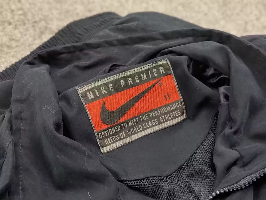 Nike Vintage 90's Nike Premier Dark Blue Logo Light Trek Jacket Size US L / EU 52-54 / 3 - 9 Thumbnail