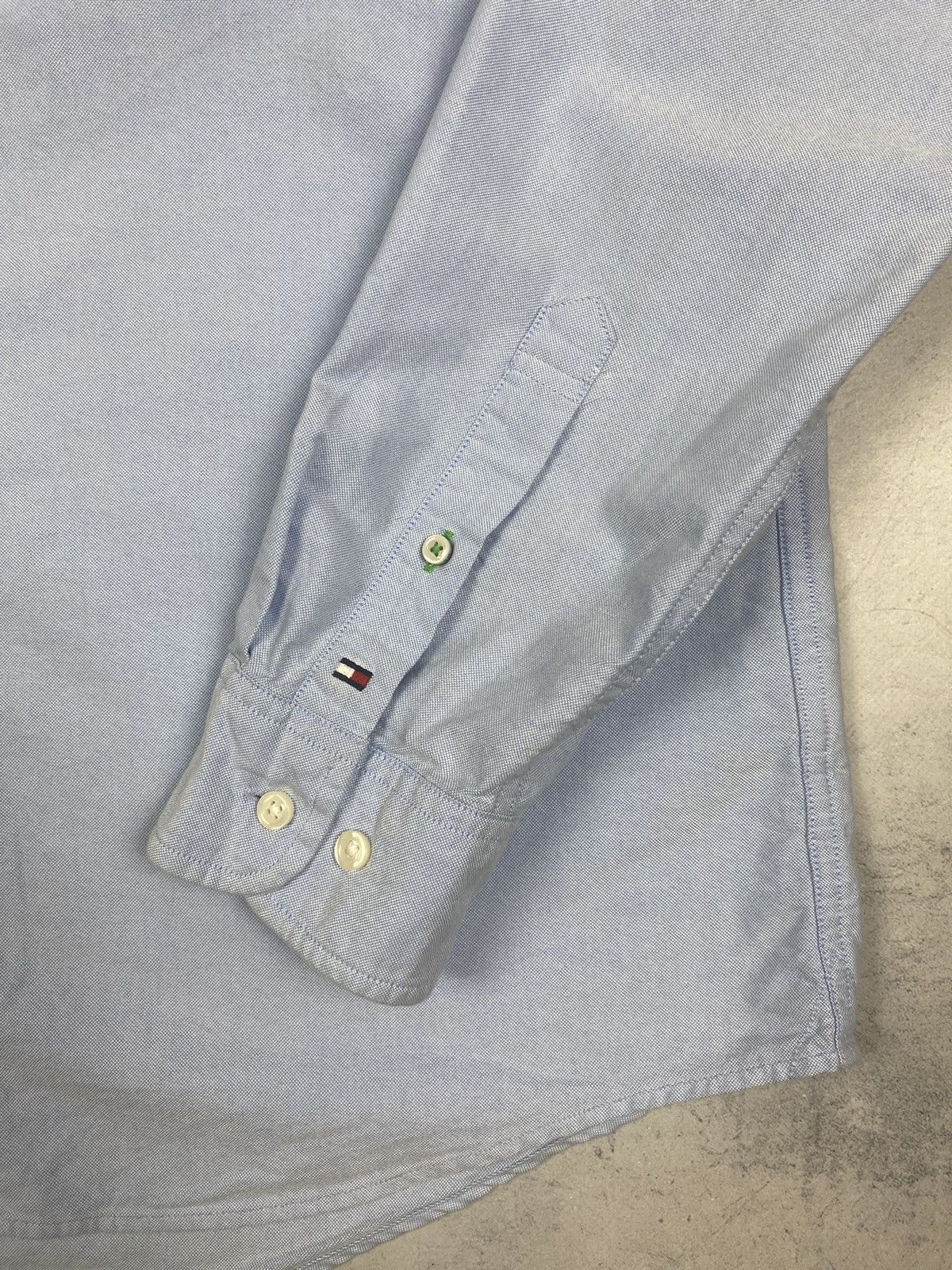 Tommy Hilfiger Tommy Hilfiger Big Logo Designer Button Up Shirt mens size L Size US XL / EU 56 / 4 - 6 Thumbnail