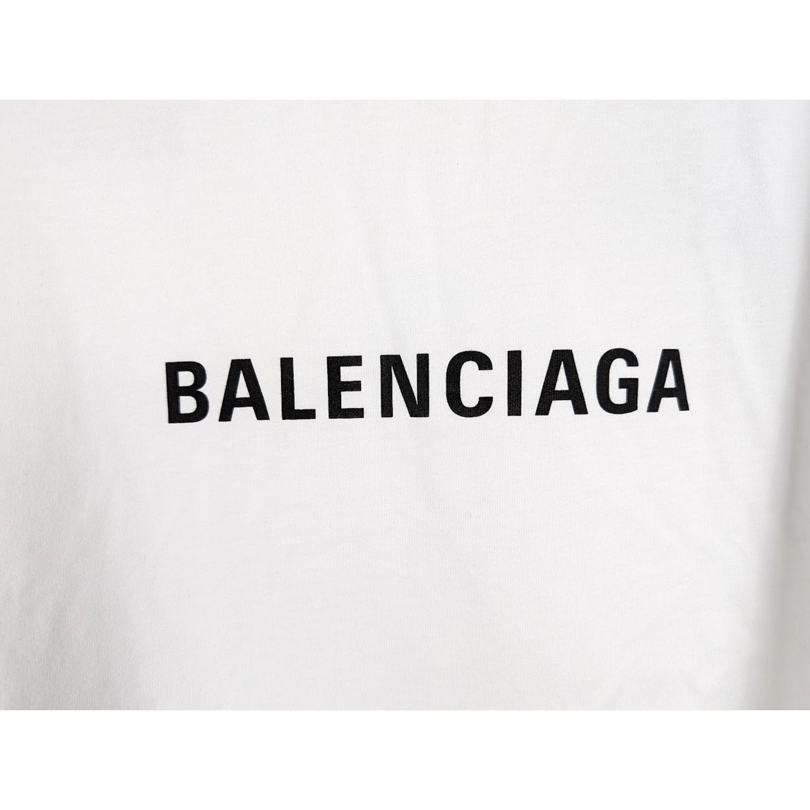 Balenciaga o1rshd1 Long Sleeve T-Shirt in White Size US XL / EU 56 / 4 - 15 Thumbnail