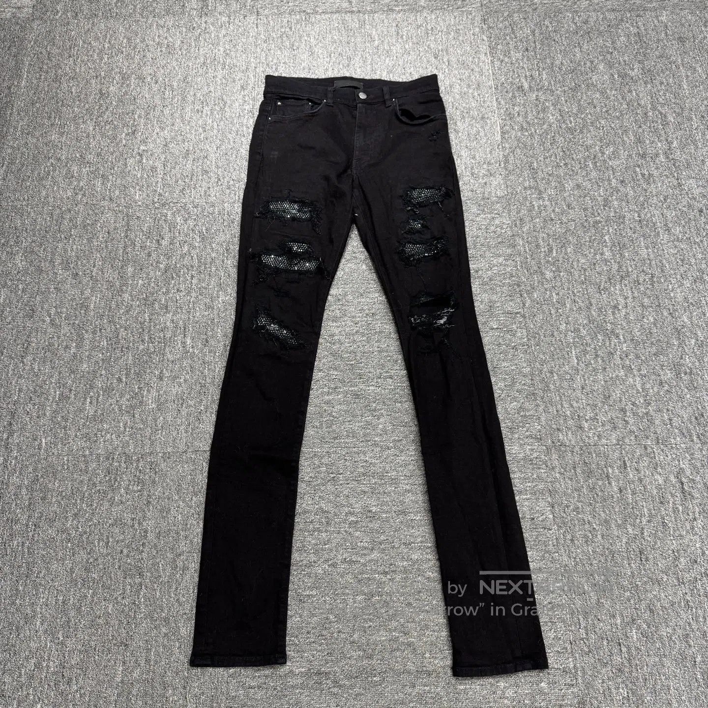 Amiri Amiri The black diamond damages the jeans.| Size US 29 - 1 Thumbnail