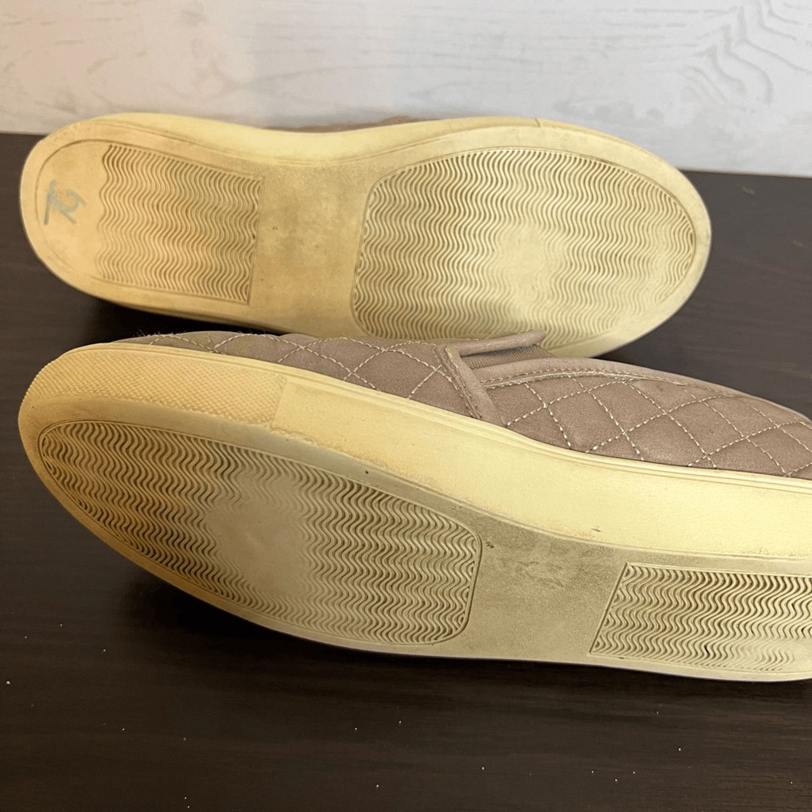 Steve Madden Steve Madden “Ecentrcq” tan quilted sneakers Size 8.5 Size US 8.5 / IT 38.5 - 6 Thumbnail