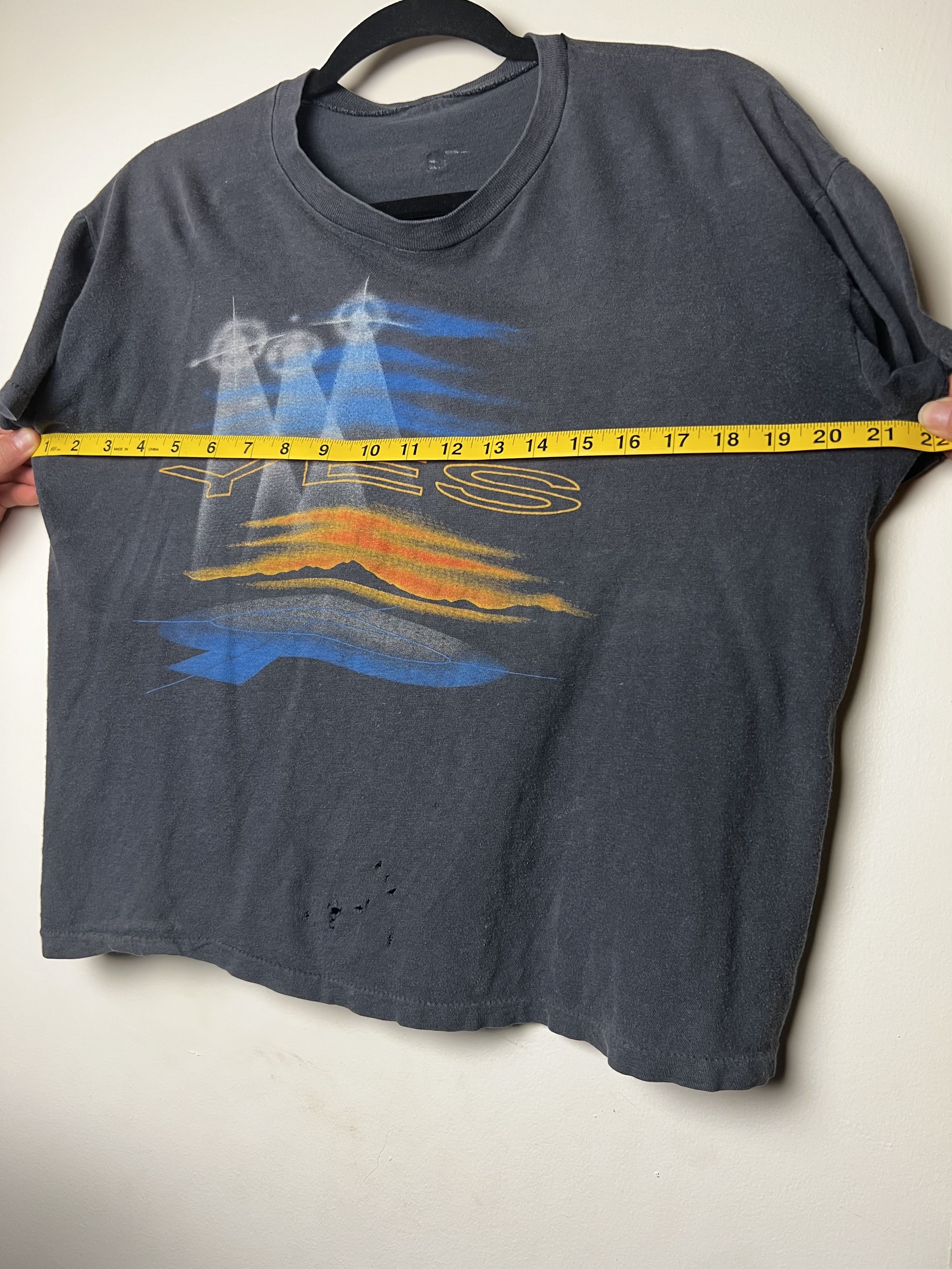 Vintage Vintage YES 1984 World Tour Band T-Shirt Size US S / EU 44-46 / 1 - 14 Thumbnail