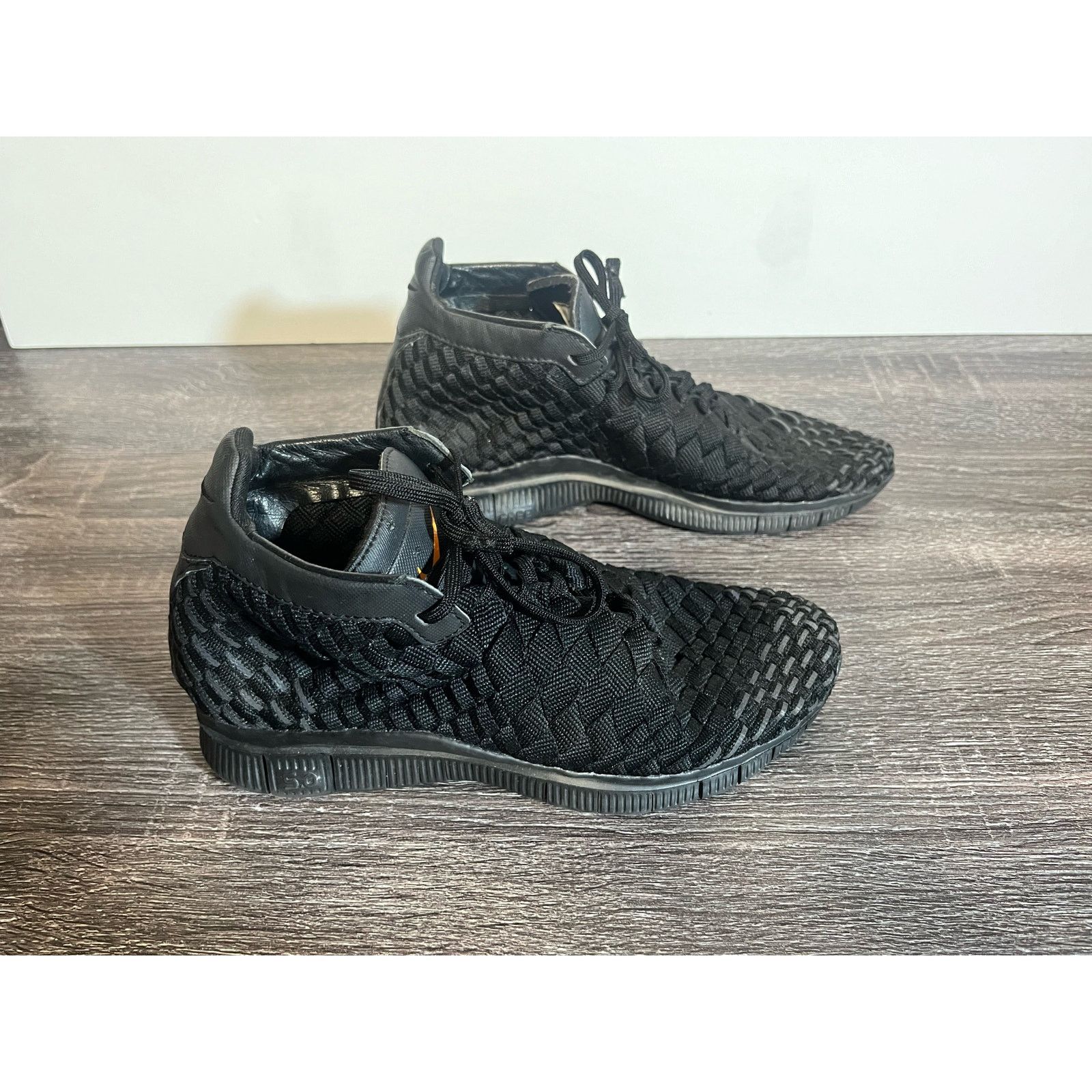 Nike Free Inneva Woven Mid Triple Black Womens Size 6