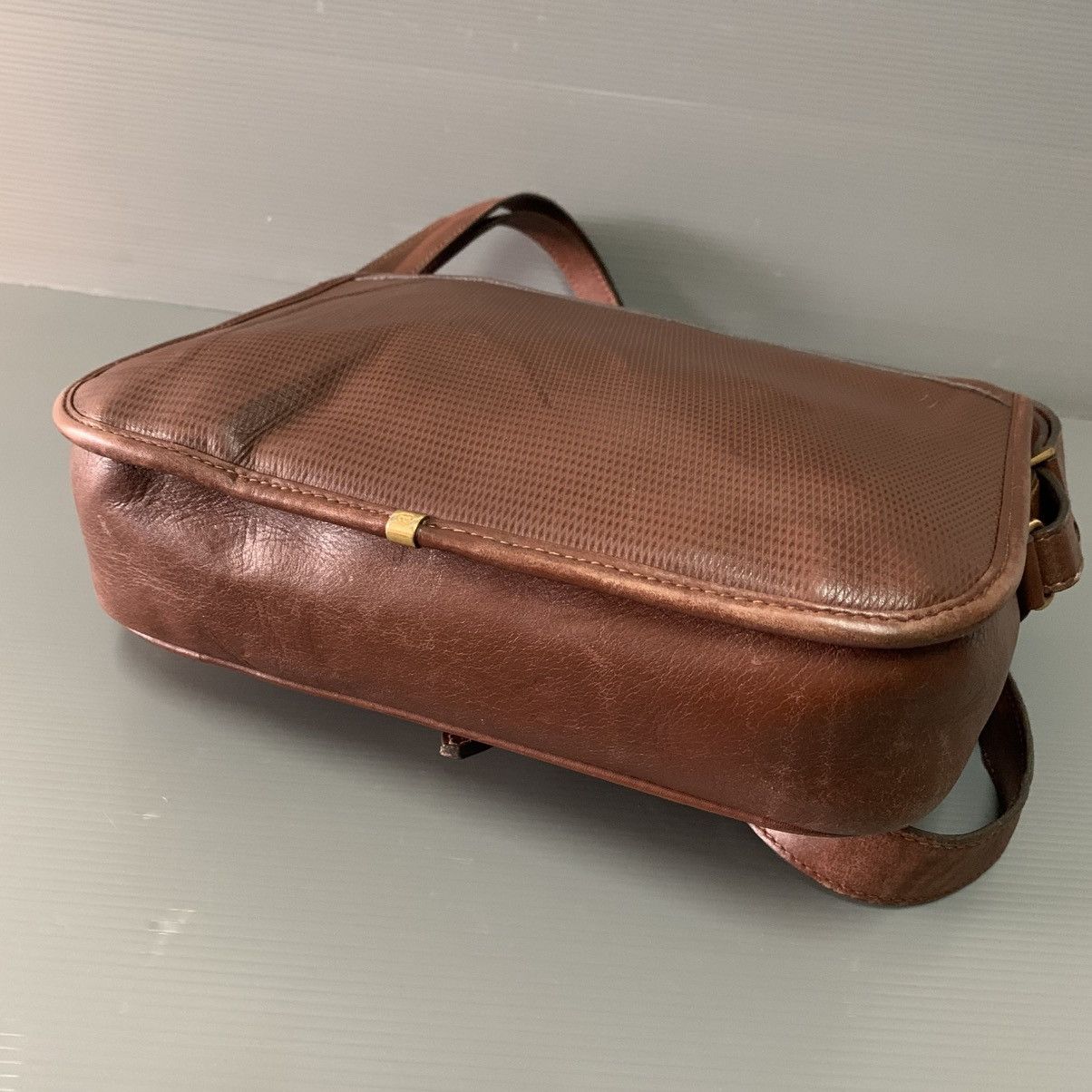 Gucci Gucci Vintage Leather Slingbag Size ONE SIZE - 8 Thumbnail