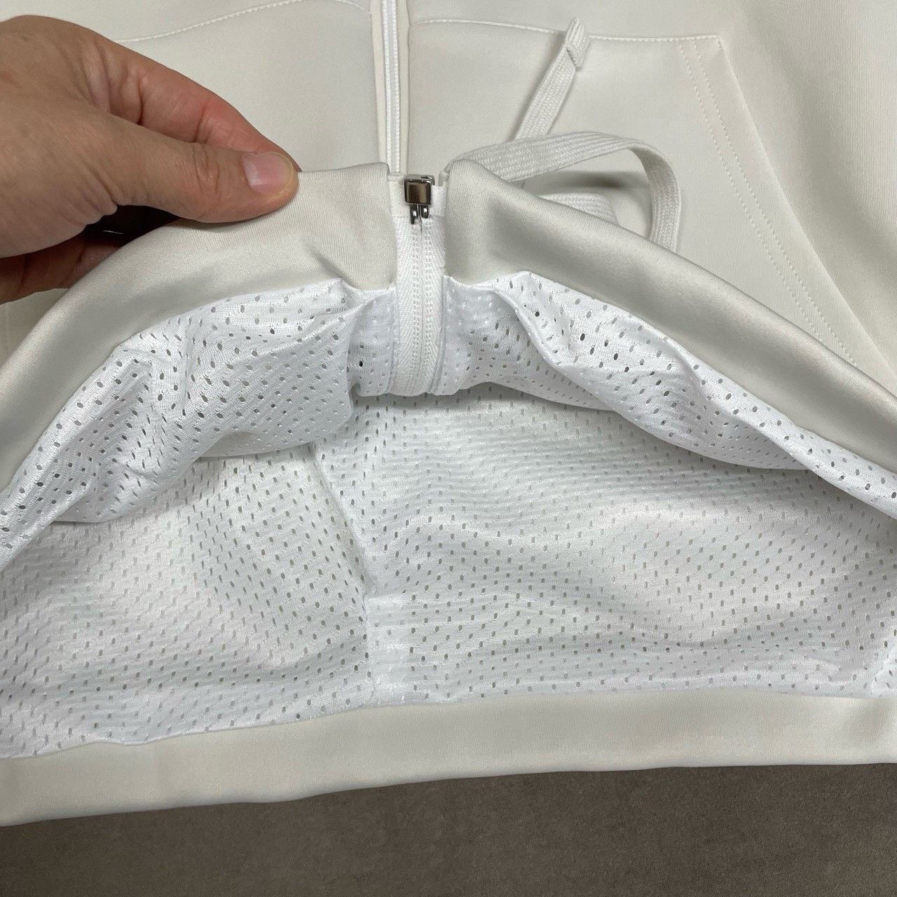 Gucci Gucci White three-dimensional embossed logo zipper hoodie 2 Size US XS / EU 42 / 0 - 7 Thumbnail