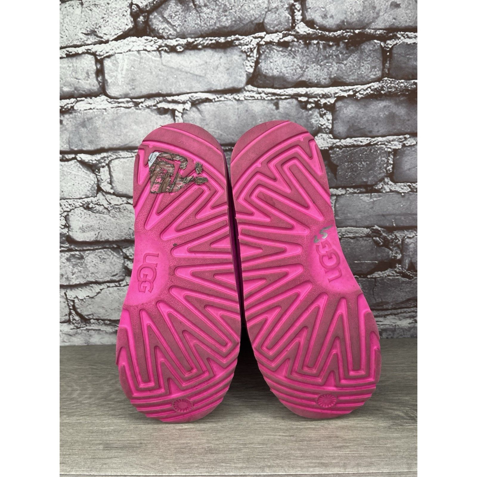 Ugg UGG PINK 🎀 Neumel Graphic Outline Authentic Fur Boots Kids Size US 6 / IT 36 - 7 Thumbnail
