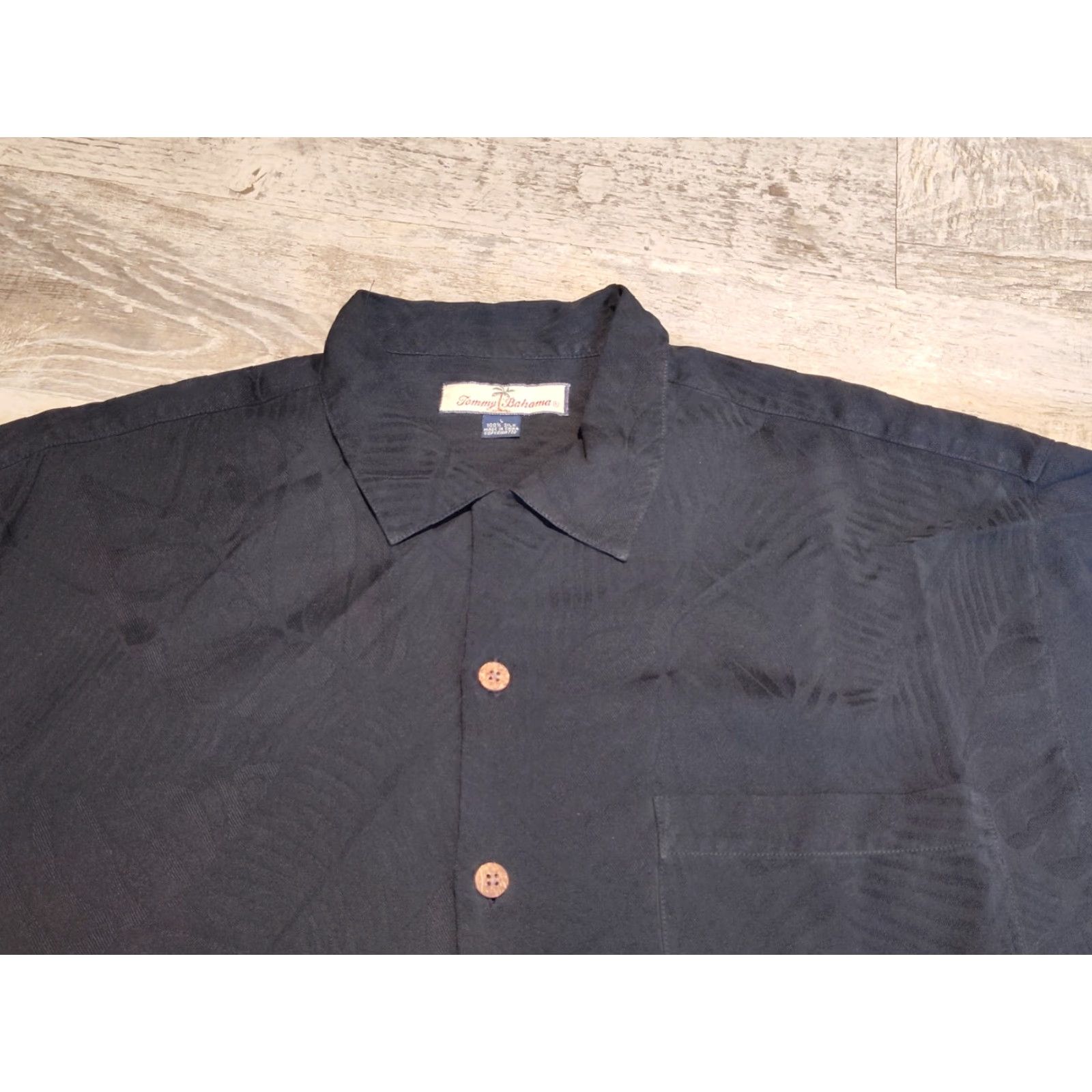 Tommy Bahama VINTAGE Tommy Bahama Men's Short Sleeve Shirt L Black Floral Silk Hawaiian 90s Retro Tropical Size US L / EU 52-54 / 3 - 3 Thumbnail