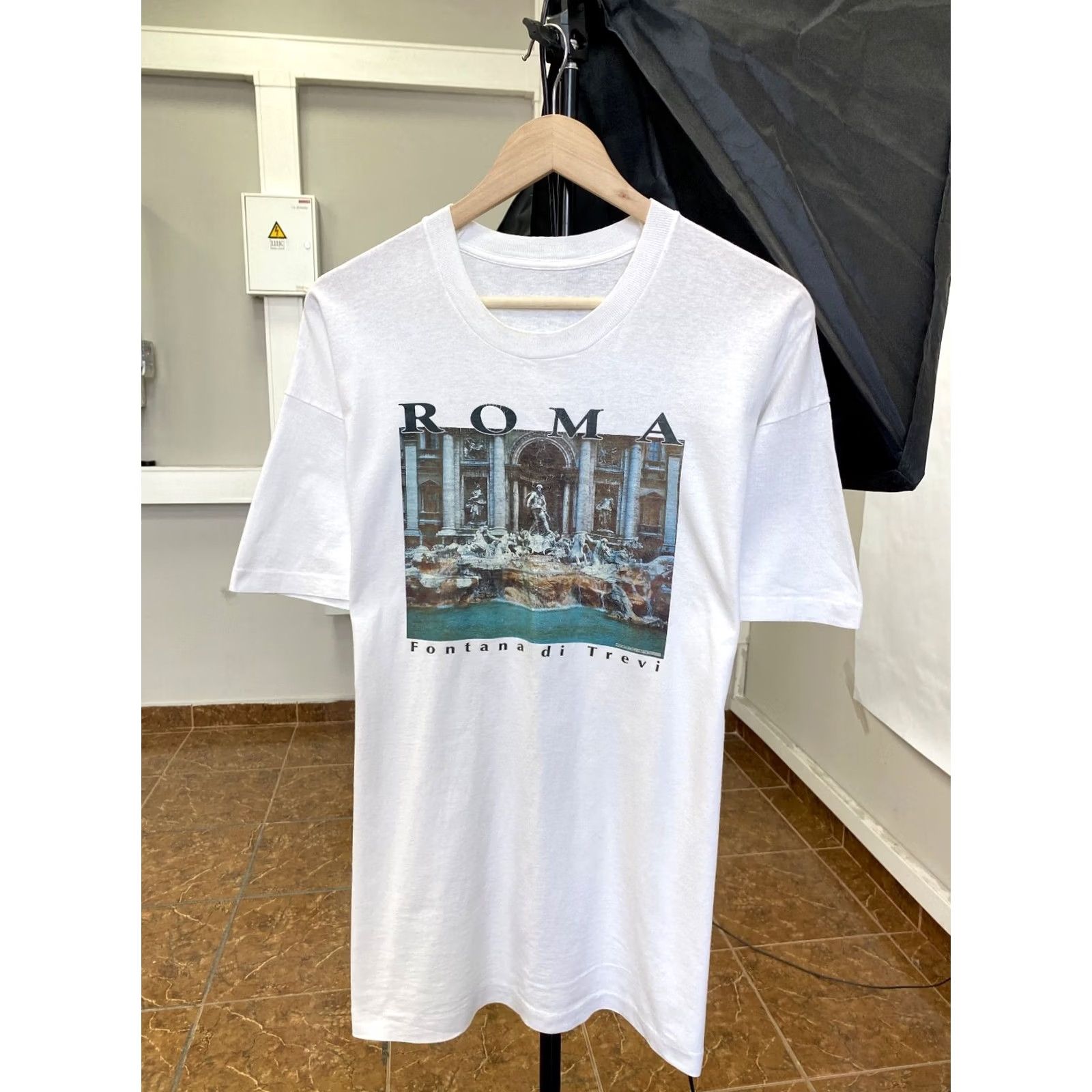 Fruit Of The Loom VINTAGE 90s Italy Roma Fontana Di Trevi T-Shirt Men L White 90s Pictures Cracked Hole Fontana Di Trevi Style Shirts Size US L / EU 52-54 / 3 - 2 Thumbnail