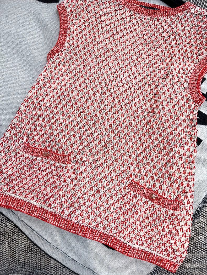 Chanel Chanel White background red and white crochet knitted slee Size XS / US 0-2 / IT 36-38 - 4 Thumbnail