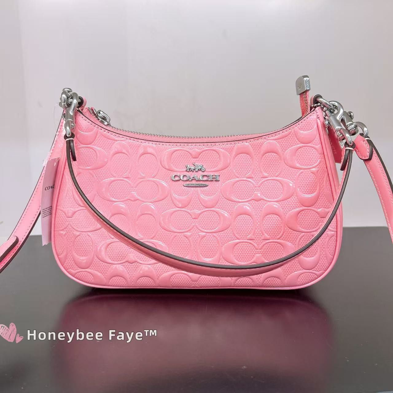 Coach Teri Shoulder Bag In Signature Leather Heart Charm CDA98 Size ONE SIZE - 5 Thumbnail