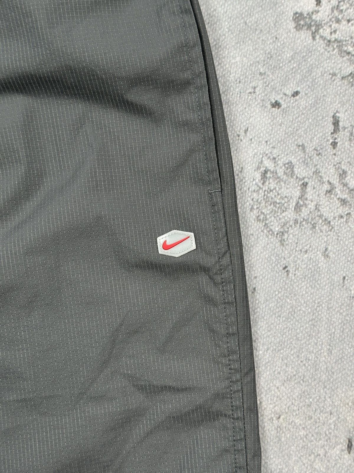 Nike Vintage Nike Ripstop Nylon Shorts TN Gray Red Swoosh 90s Y2K Size US 34 / EU 50 - 10 Thumbnail