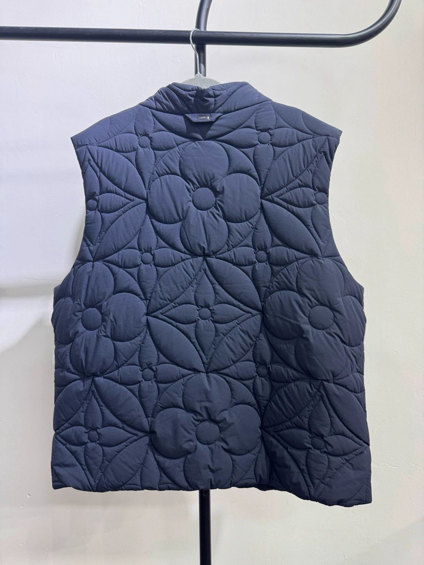 Louis Vuitton LOUIS VUITTON Embroidered Stand Collar Sleeveless Vest Size M / US 6-8 / IT 42-44 - 2 Thumbnail