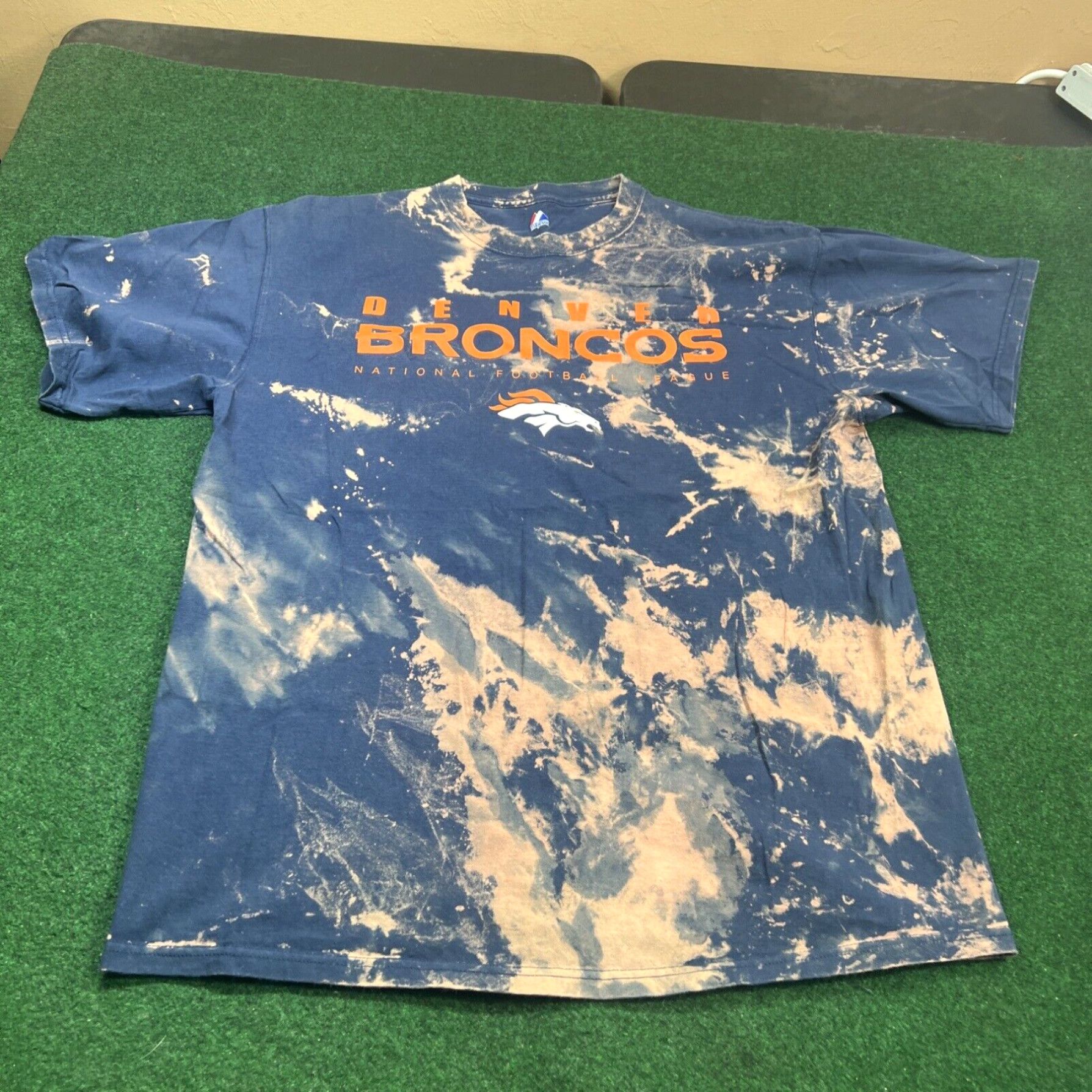 Vintage Men's Bleached Navy Blue Tee Shirt Denver Broncos Logo ~ MAJESTIC ~ XL Size US XL / EU 56 / 4 - 1 Thumbnail