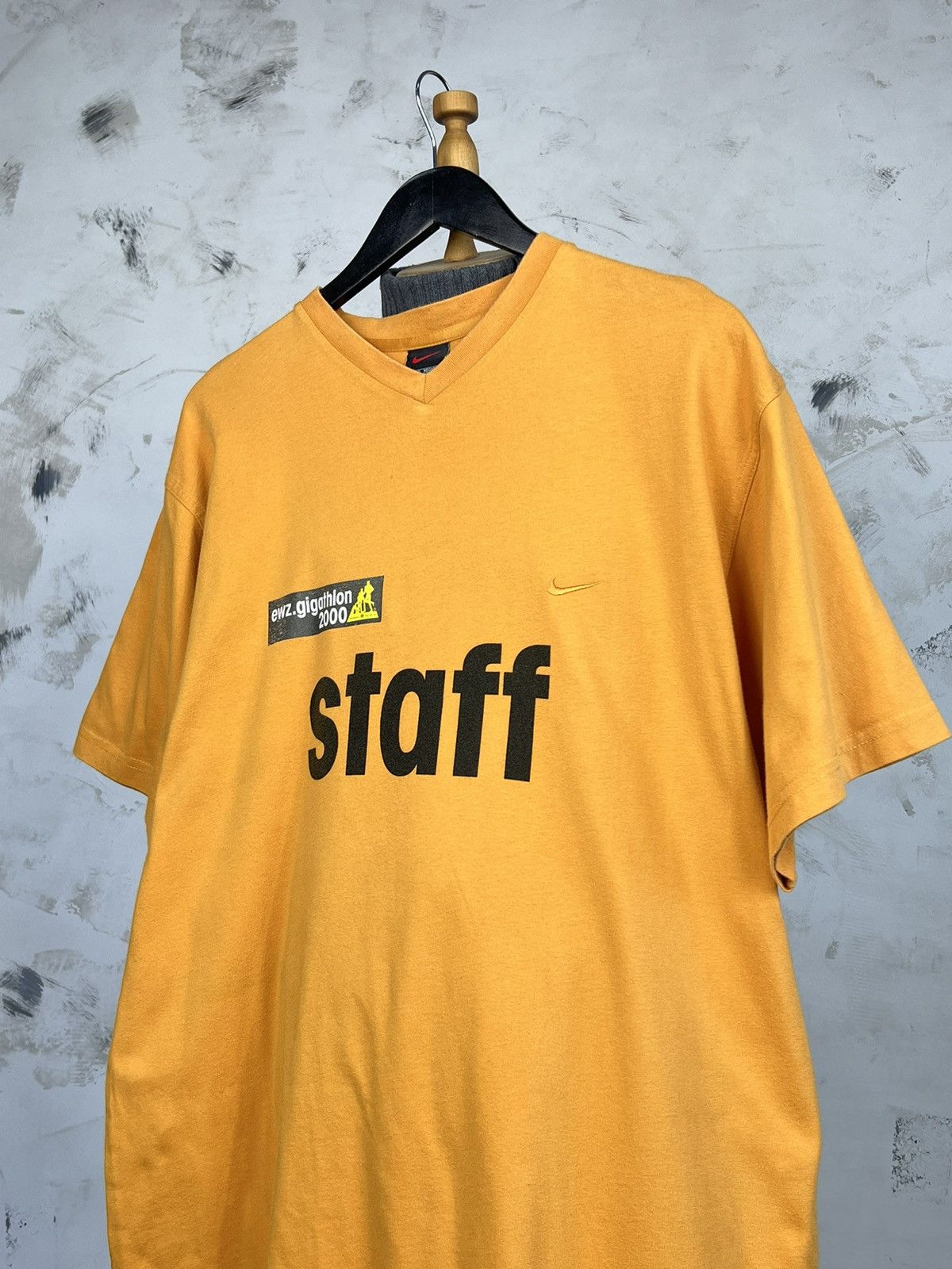 Nike Vintage Nike Gigathlon 2000 Staff Shirt Size XL Size US XL / EU 56 / 4 - 2 Thumbnail
