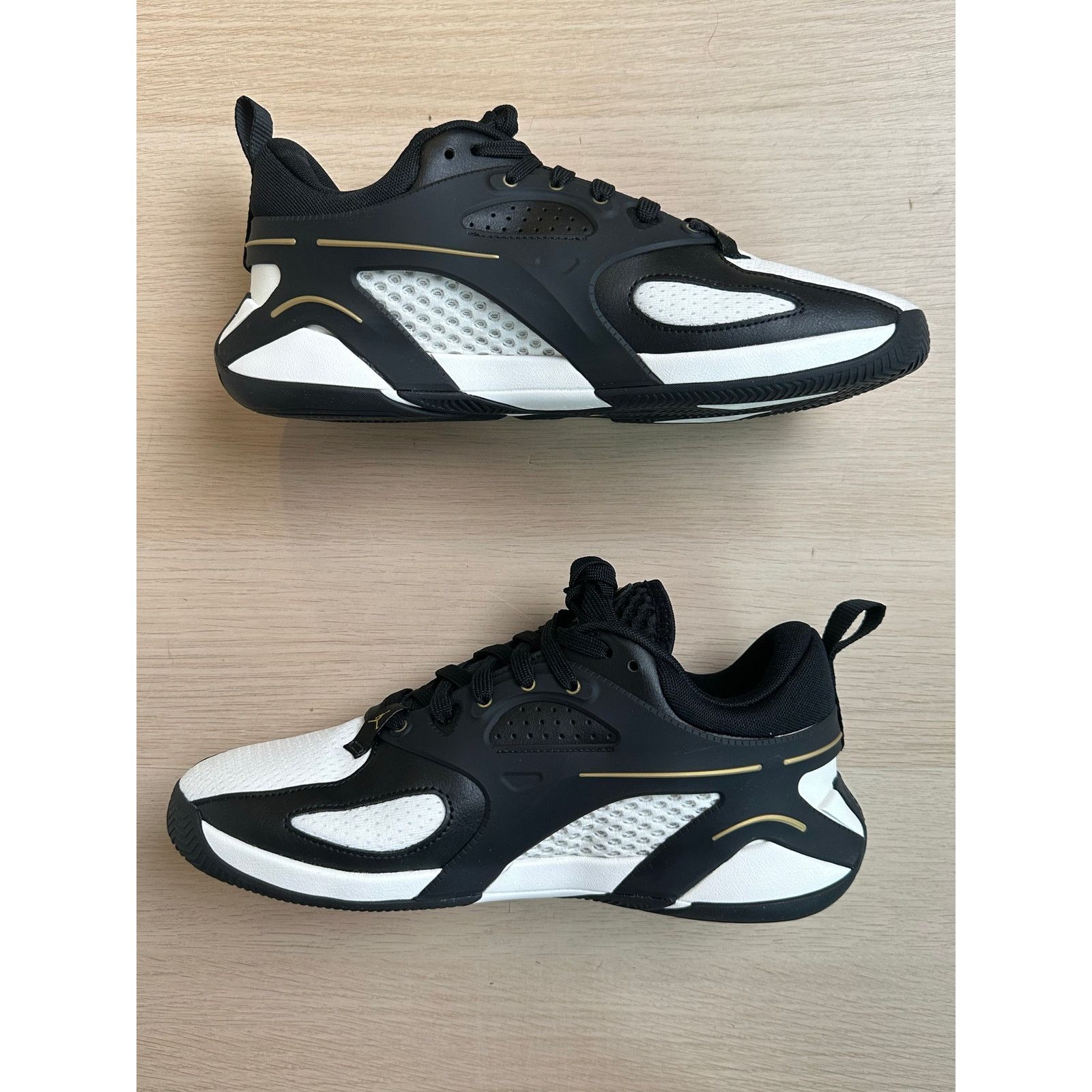 Jordan Brand Jordan Heir Black Basketball Sneaker -Size 7.5M - Mint Size US 7.5 / EU 40-41 - 4 Thumbnail