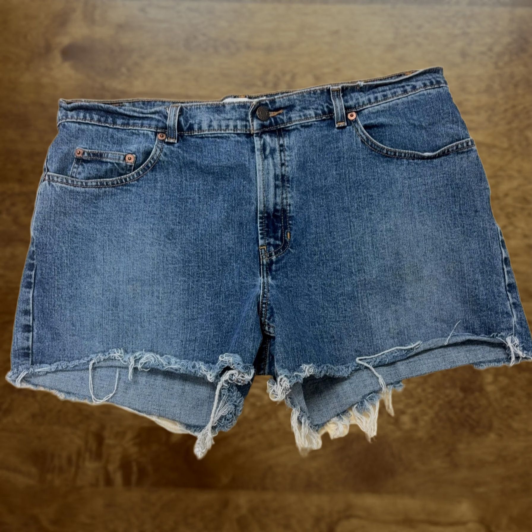 Old Navy Old Navy Cutoff Denim Shorts Womens 16L 35W Blue Frayed Hem Stretch Summer Y2K Size 38" / US 16 / IT 52 - 1 Thumbnail