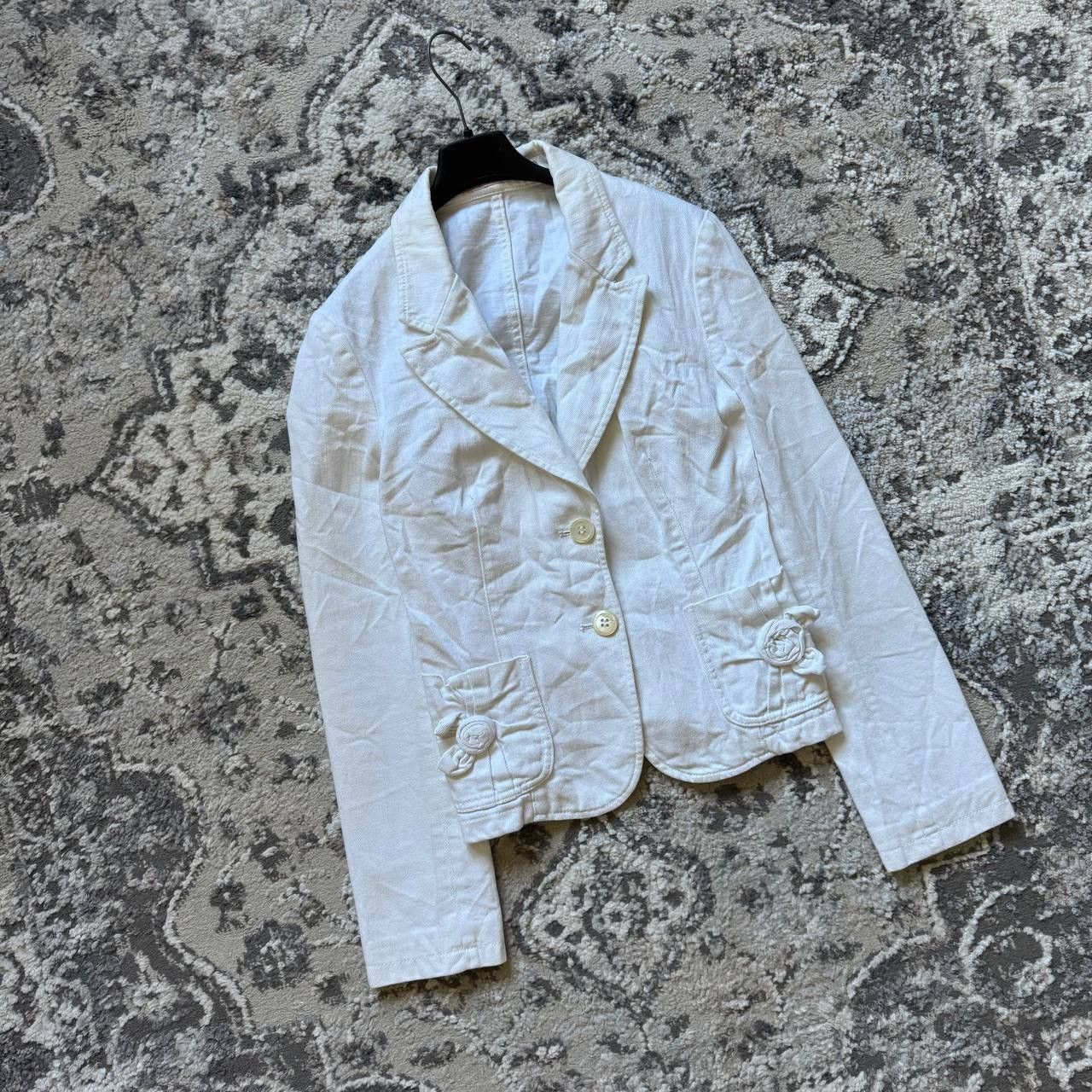 RED Valentino Red Valentino Vintage White Floral Suit Glam Retro Blazer Size M / US 6-8 / IT 42-44 - 2 Thumbnail