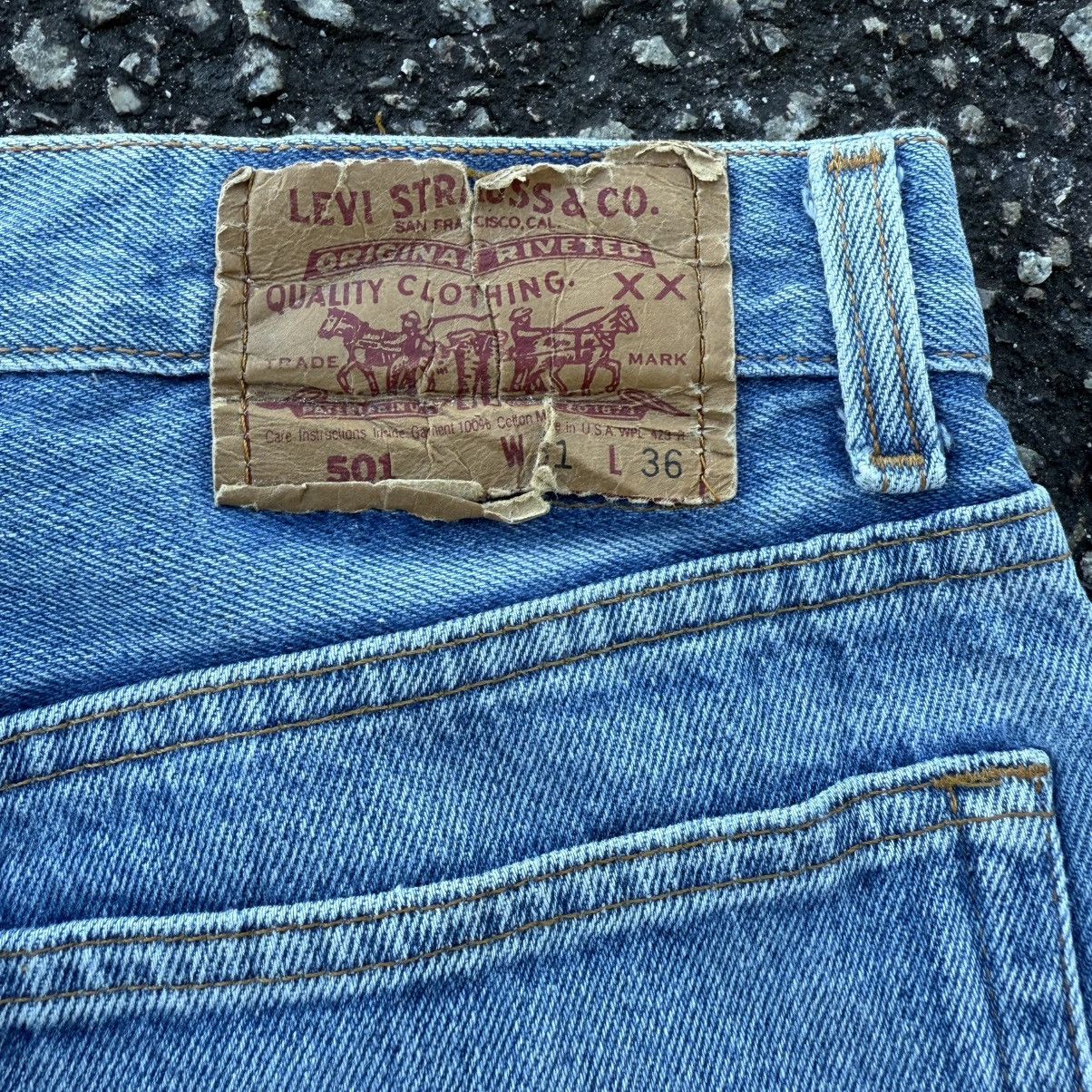 Levi's Vintage Clothing VINTAGE LEVI’S 501 USA LIGHT WASH RIPPED JEAN DENIM PANTS Size US 31 - 13 Thumbnail