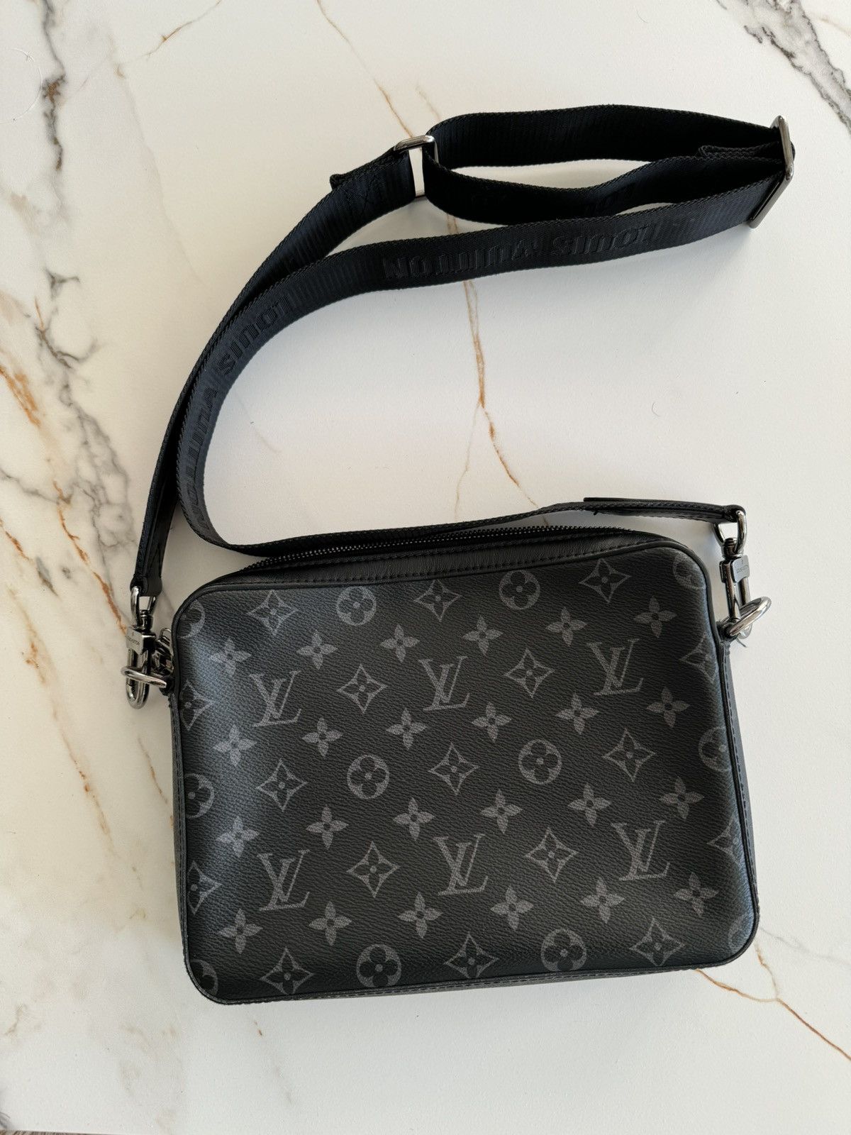 Pre-owned Louis Vuitton Trio Messenger Bag In Black