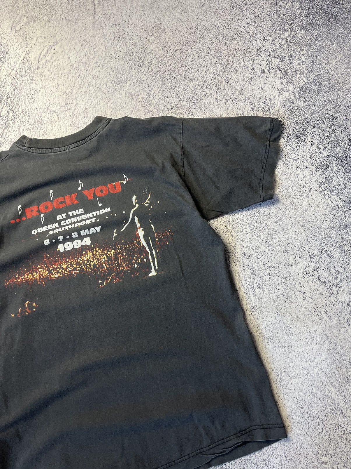 Band Tees Vintage T-shirt We Will We Will Rock You ! Queen Song Size US L / EU 52-54 / 3 - 14 Thumbnail