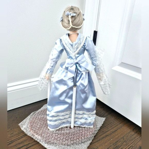 Vintage Danbury Mint Wedding Day Final Touches MOTHER Porcelain Doll Size ONE SIZE - 4 Thumbnail
