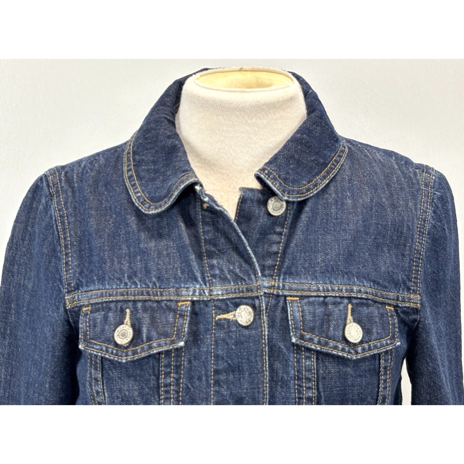 Gap VINTAGE Gap 1969 Denim Jean Jacket Women’s M Pleated Back Dark Wash Y2K Button Up Jacket Size 32" / US 10 / IT 46 - 5 Thumbnail