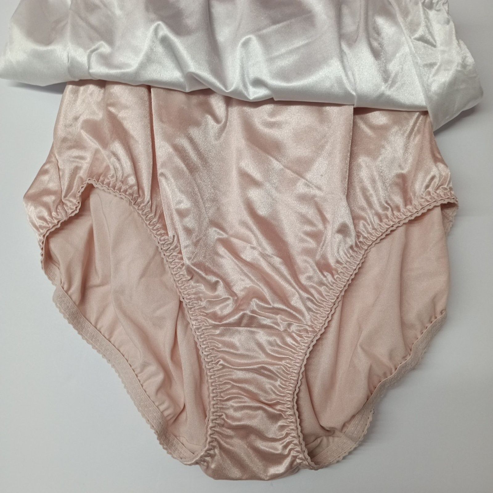 Other Vanity Fair Light Control Undershapers 3 Pack Brief 5XL/12 Size ONE SIZE - 3 Thumbnail