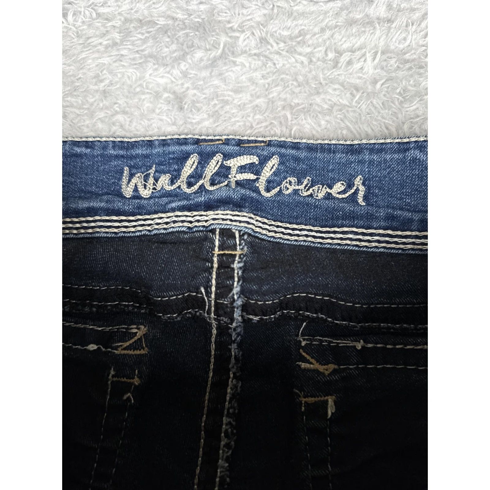 Vintage WallFlower Jeans Bootcut Jeans Juniors 9 Blue Medium Wash Low Rise Stretch Denim 29x30 Womens Regular 5-Pocket Design City Festival Hipster N/A Size 30" / US 8 / IT 44 - 6 Thumbnail