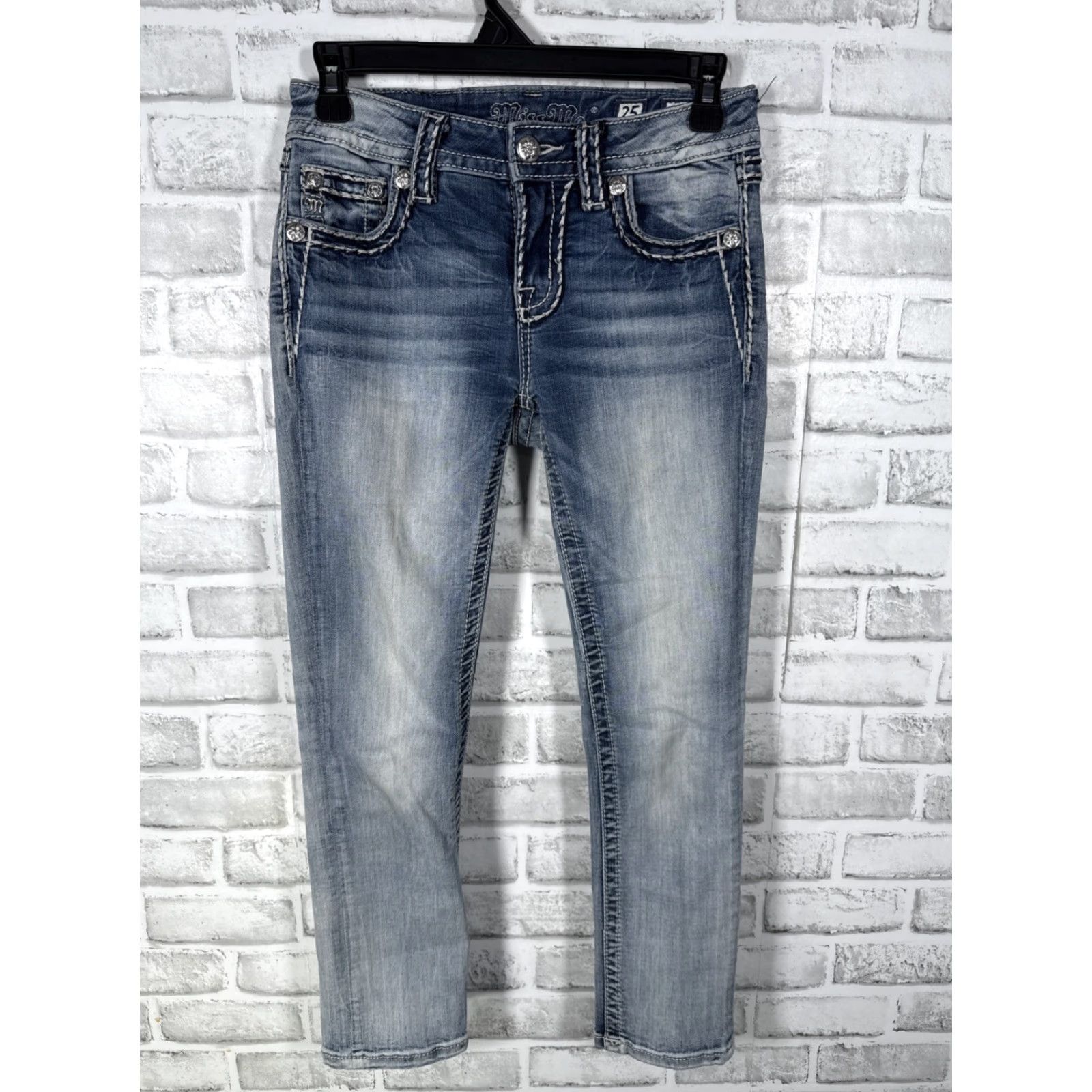 Miss Me MISS ME Mid-RISE Capri Jeans Size 25 x 24 Women Blue Capris Jeans Regular 25 24 Womens Size 42" / US 20 - 5 Thumbnail