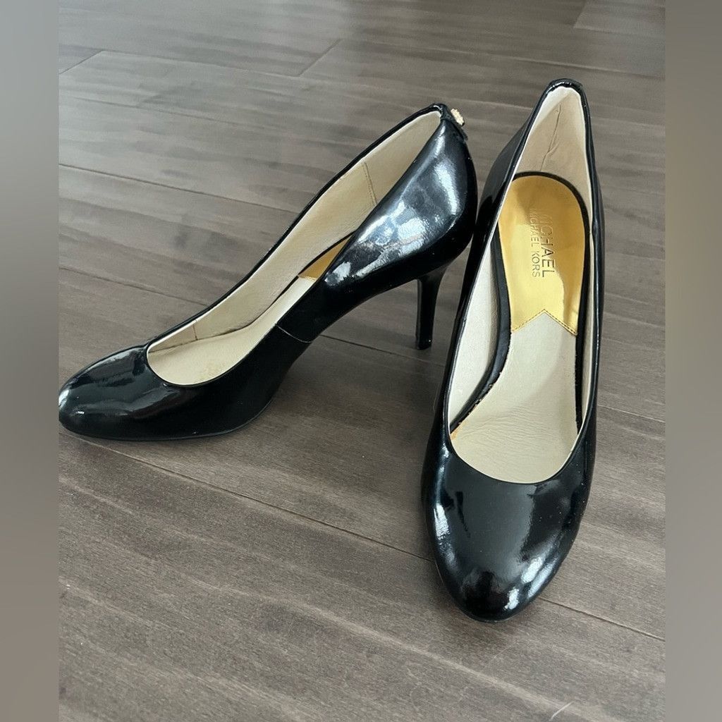 Michael Kors Michale Kors MK Patent leather flex pump heels 9N Narrow Size US 9 / IT 39 - 9 Thumbnail